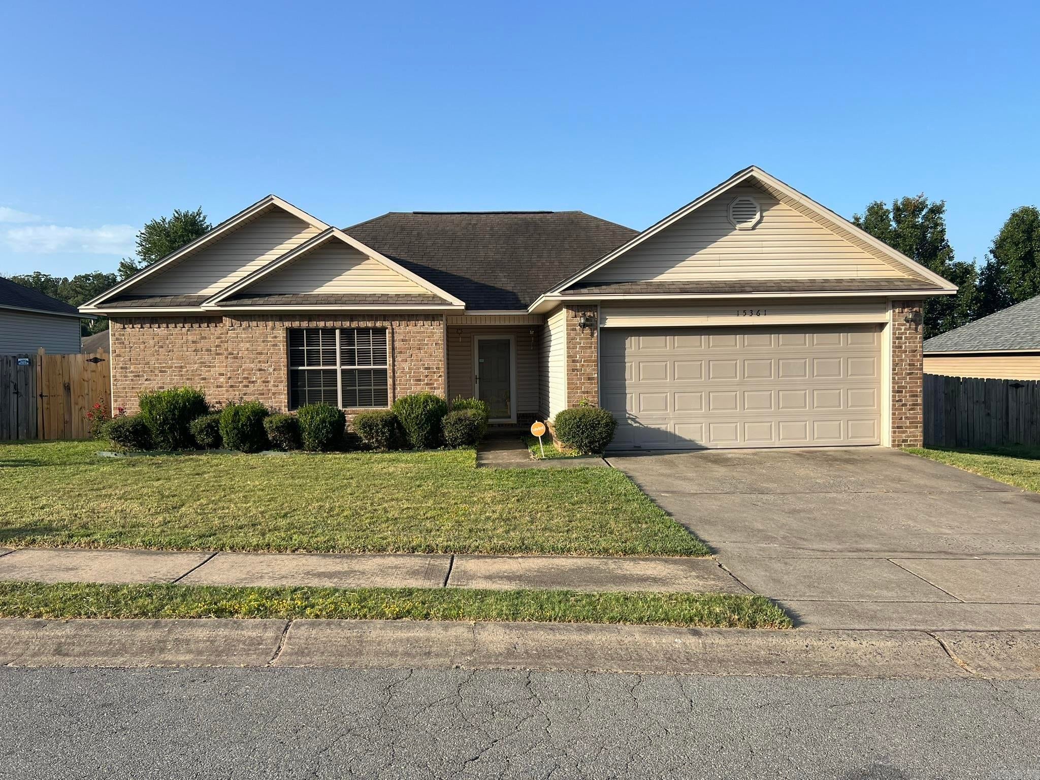 15361 Oak Glen Drive — photo
