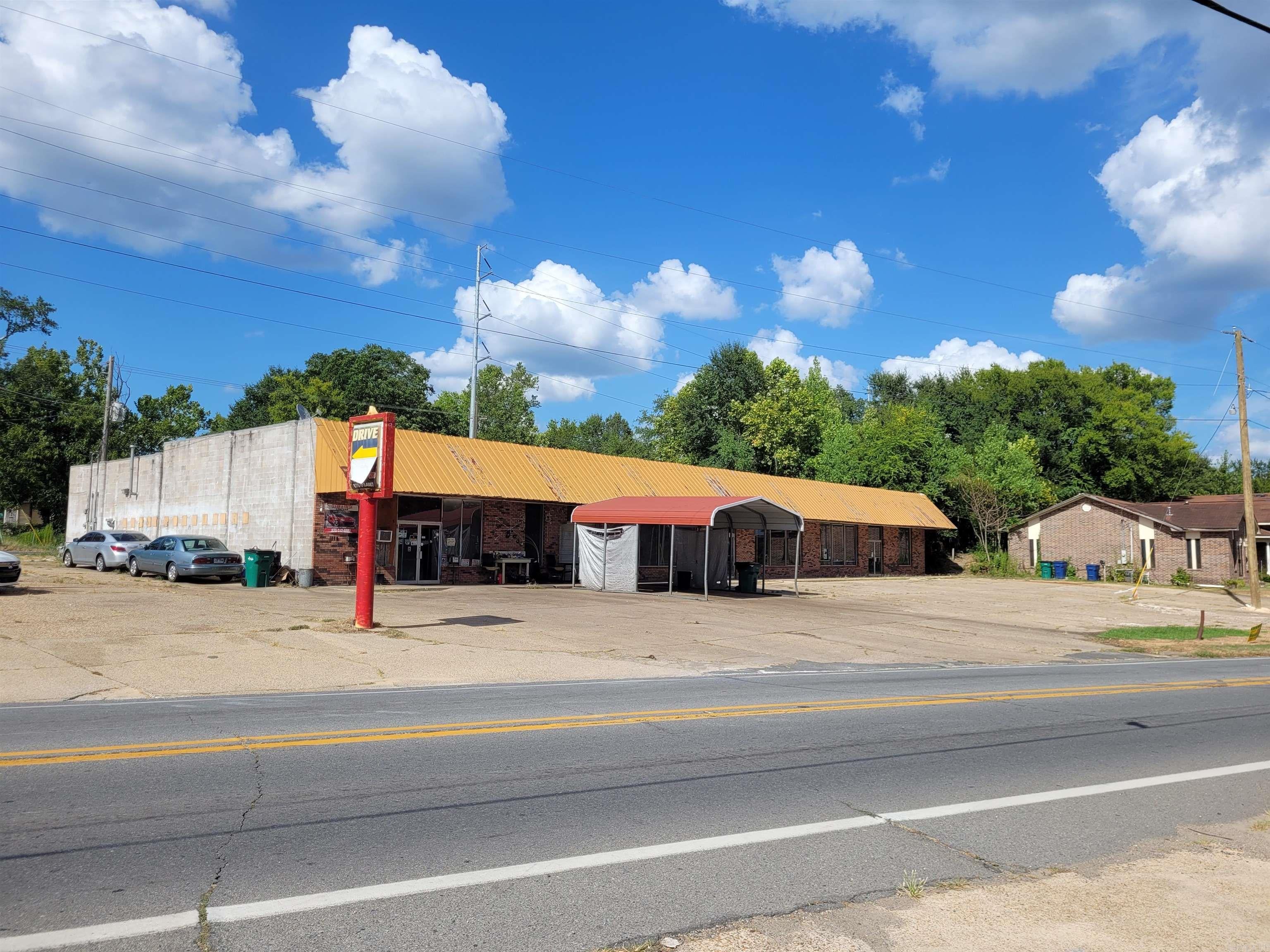 1116 E Hillboro Highway — photo