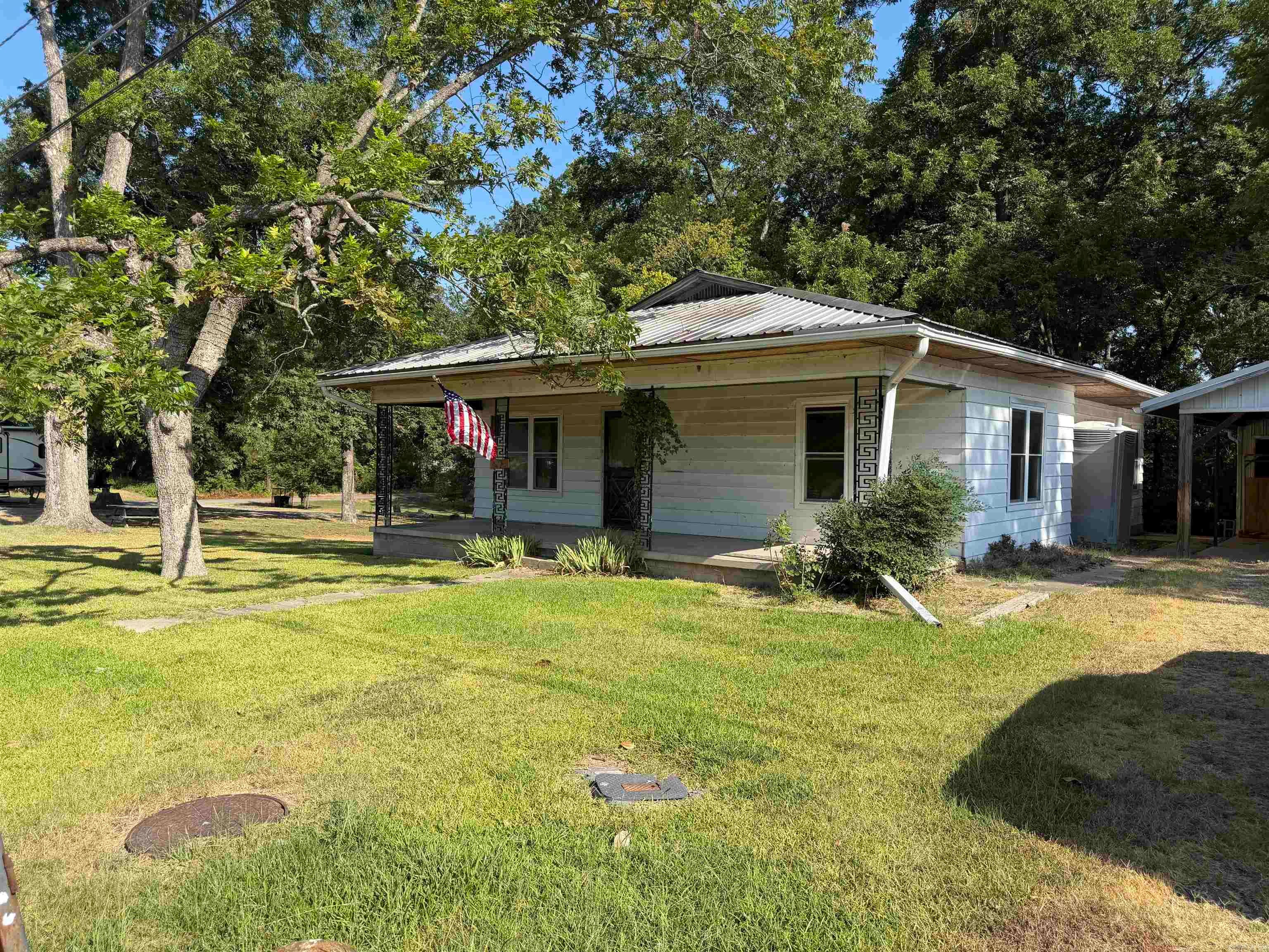 214 E Walnut Street, De Valls Bluff, AR 72041 — photo 2