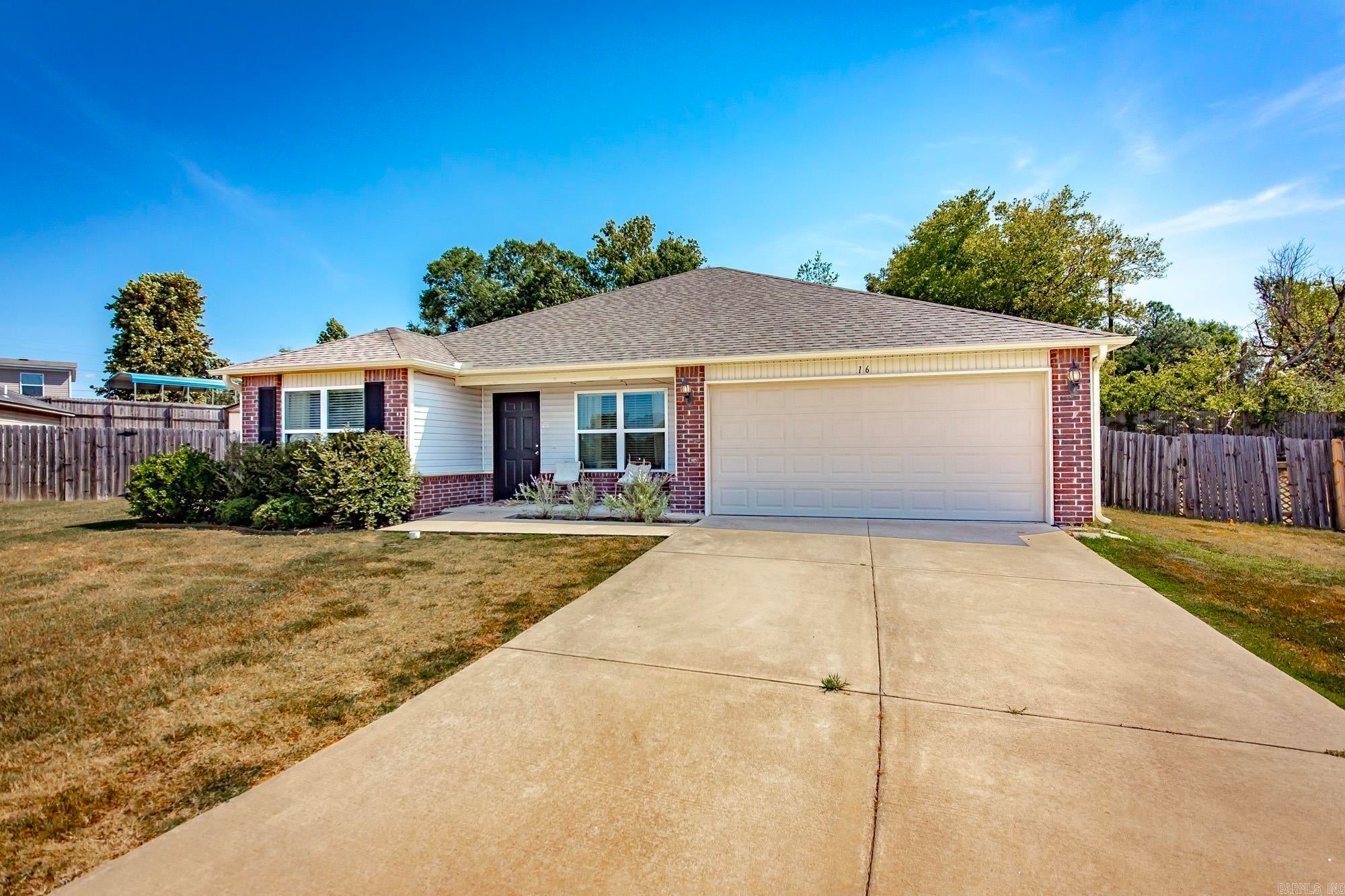 16 Oakland Circle — photo