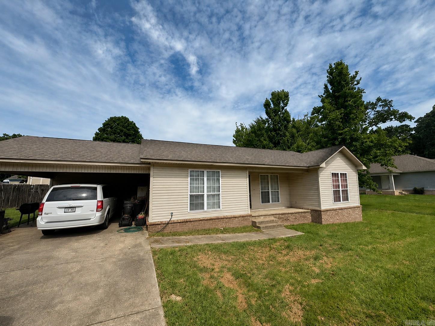 17 Robin Drive — photo