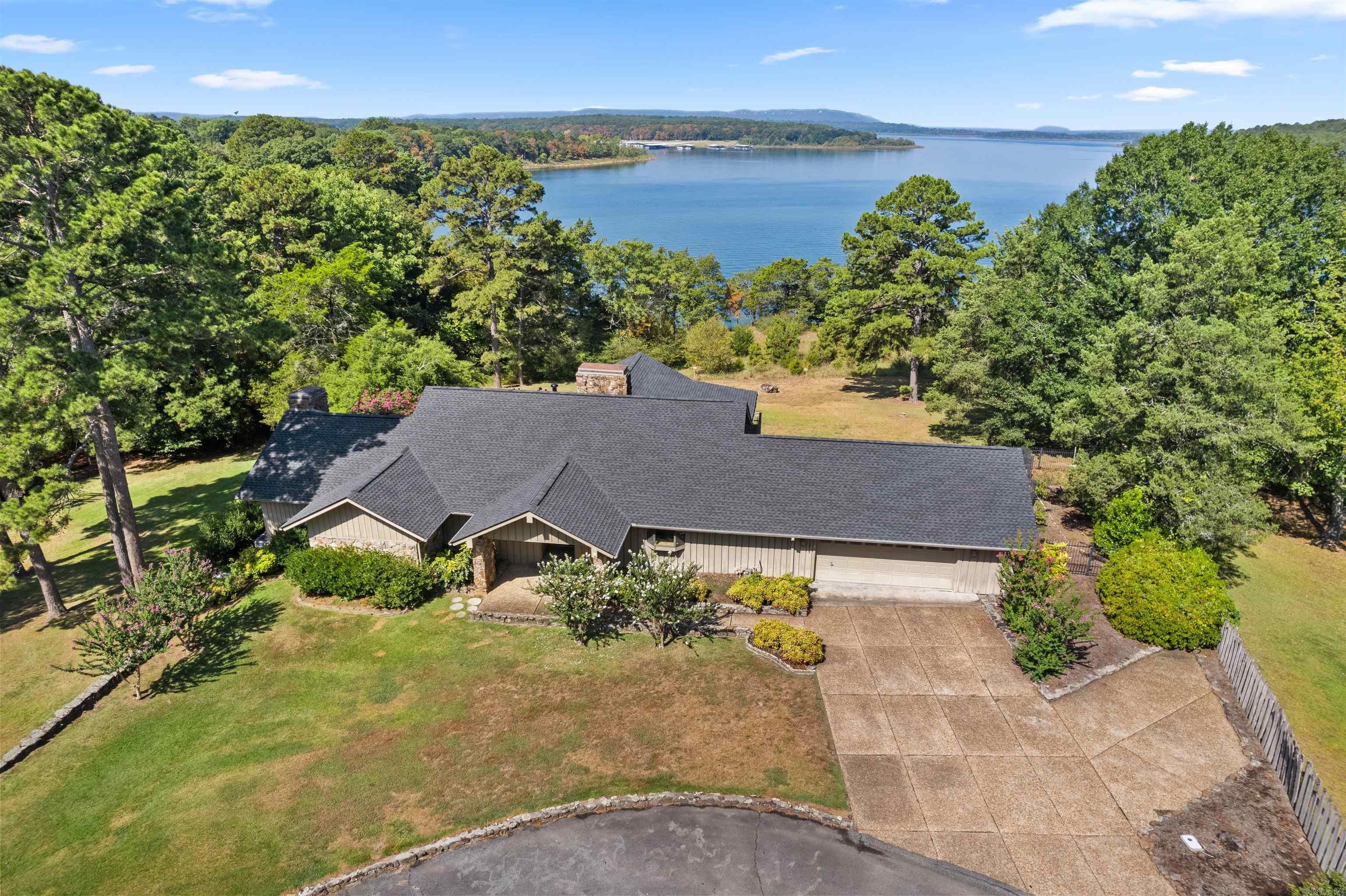 1211 Palisades Circle — photo