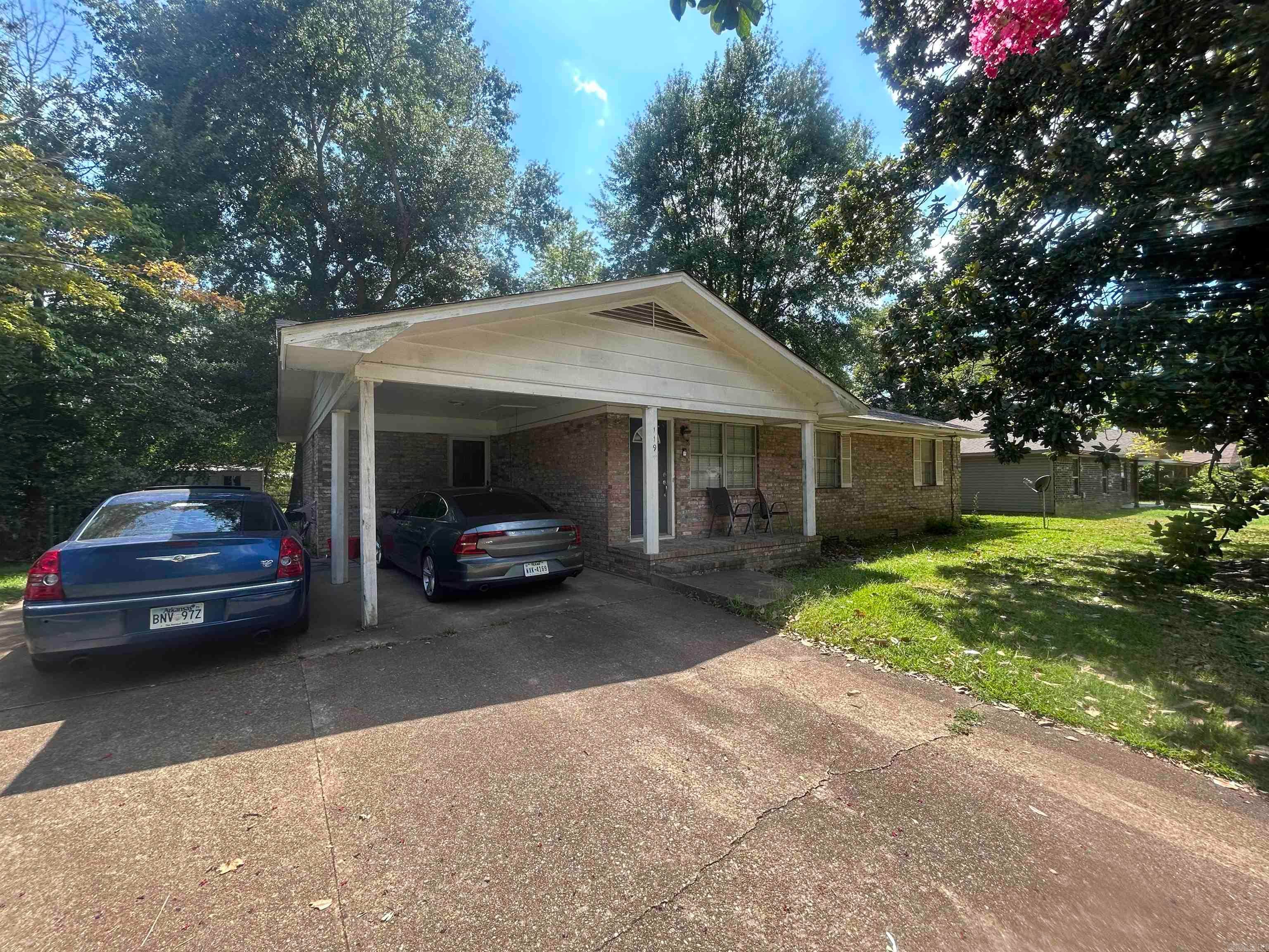 119 Cloverdale — photo