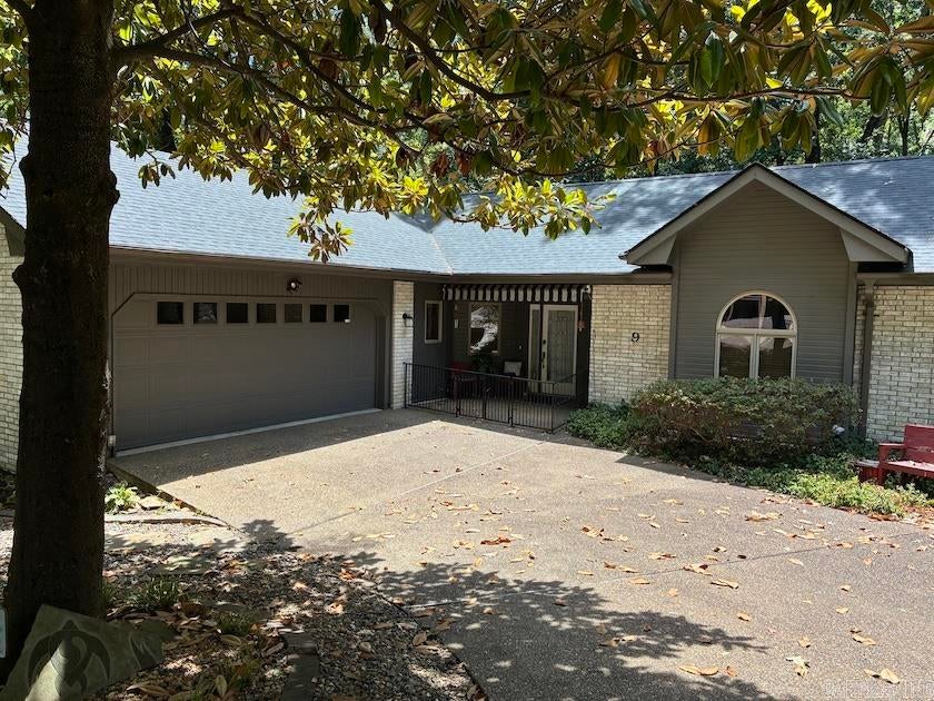9 Emanuel Dr. — photo