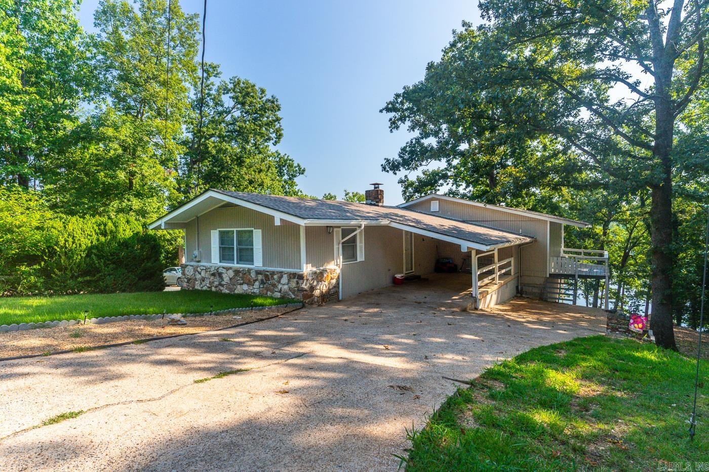 111 W Lakeshore Dr — photo