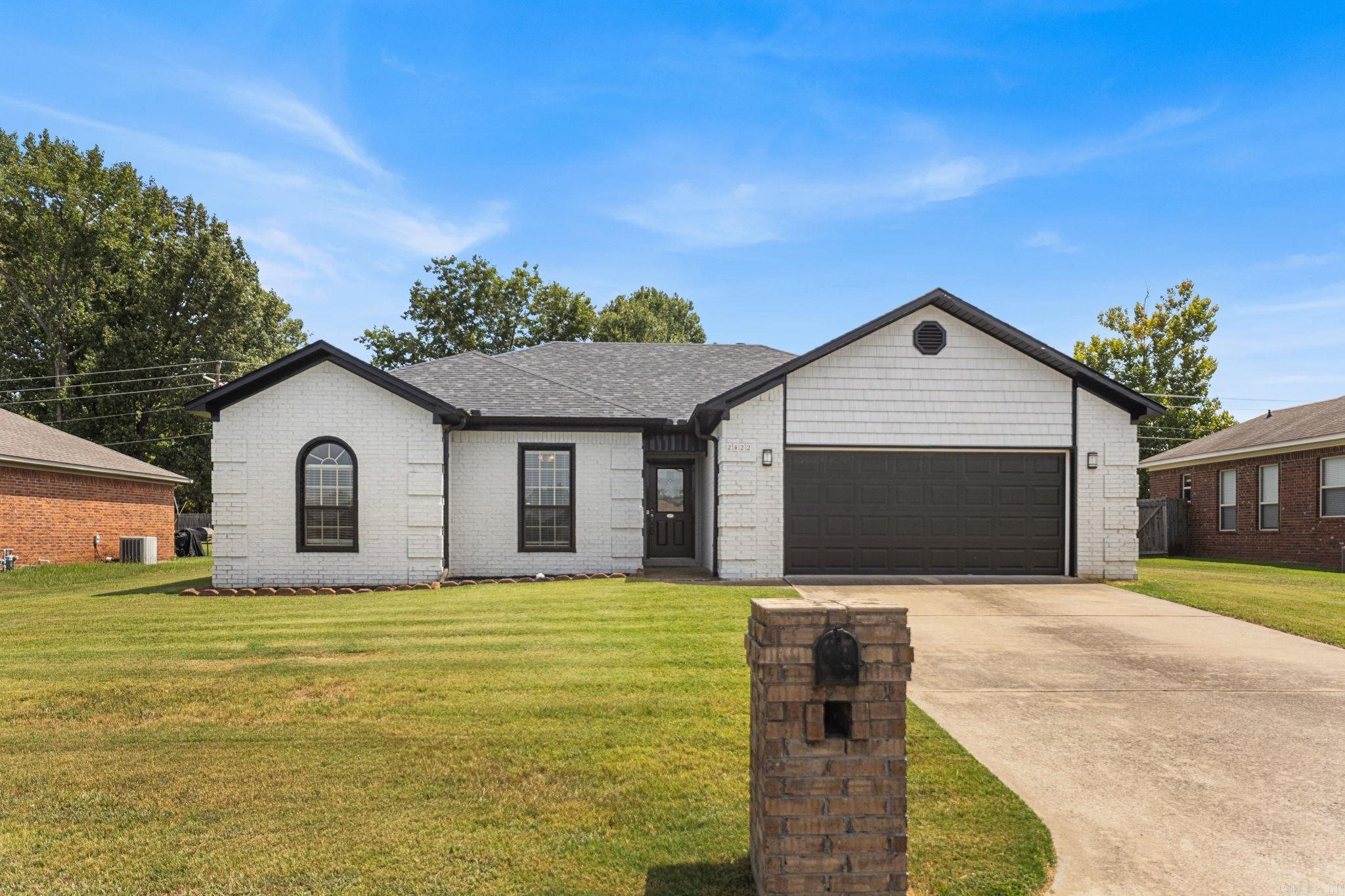 2422 Bluestone Dr — photo