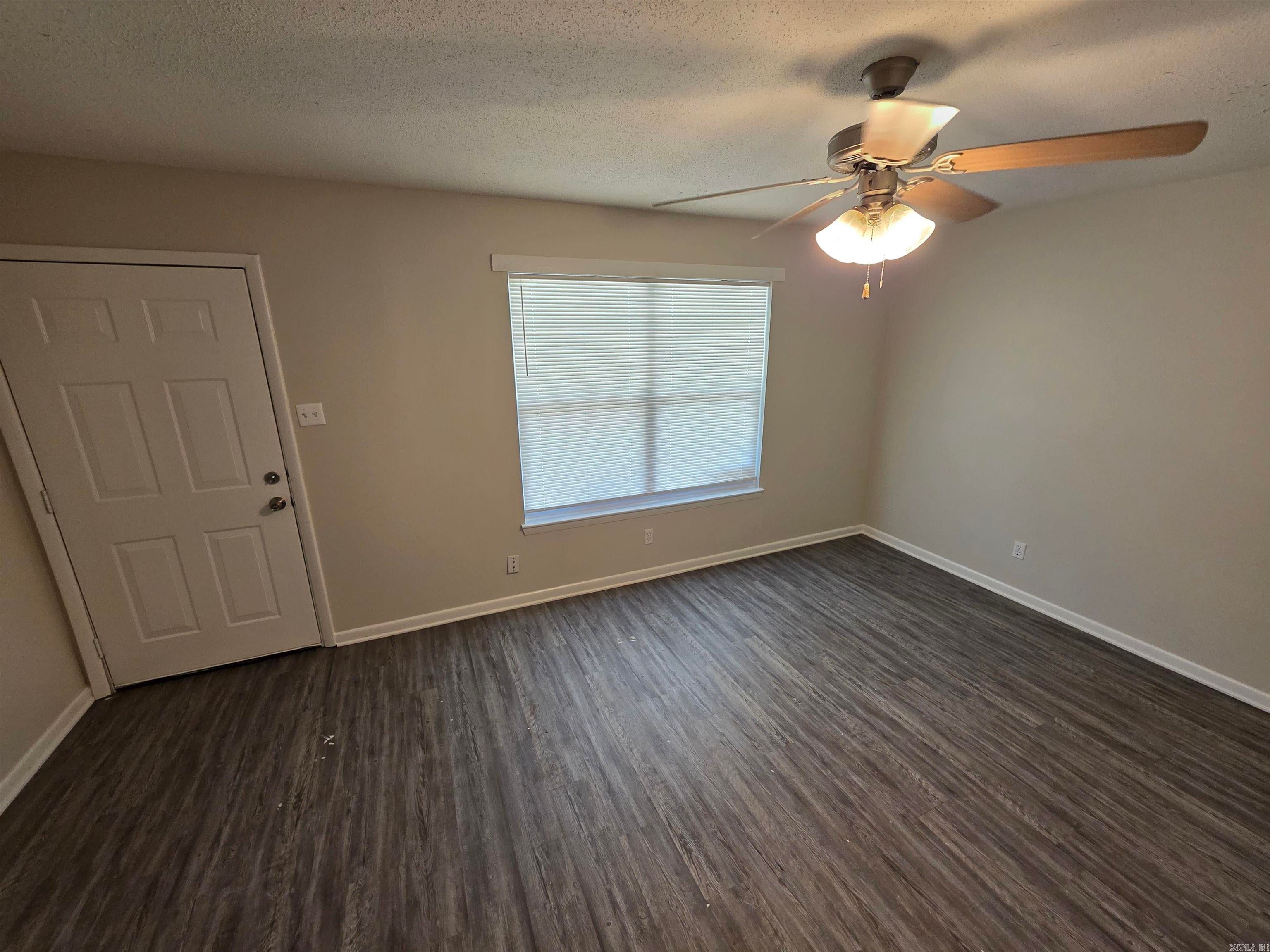 23 E Laramie Drive B — photo