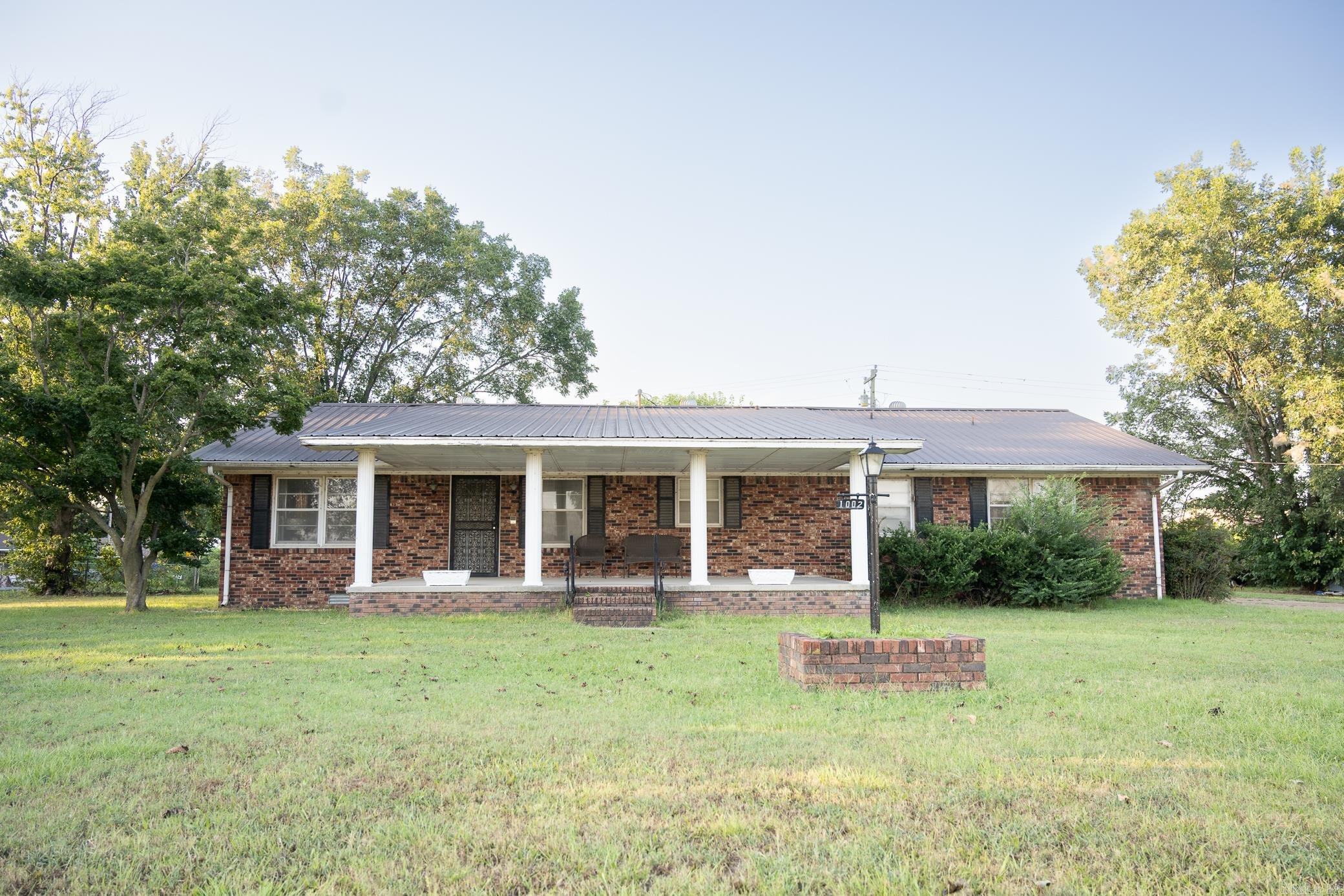 1002 Sycamore Drive — photo
