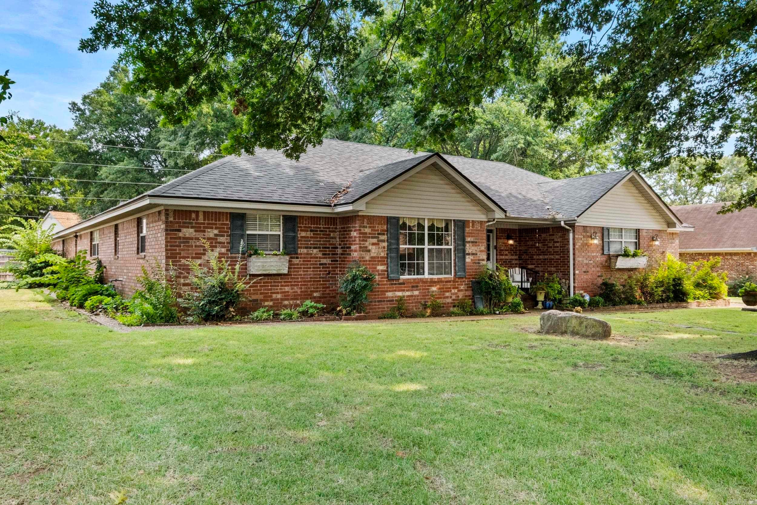 304 Live Oak — photo
