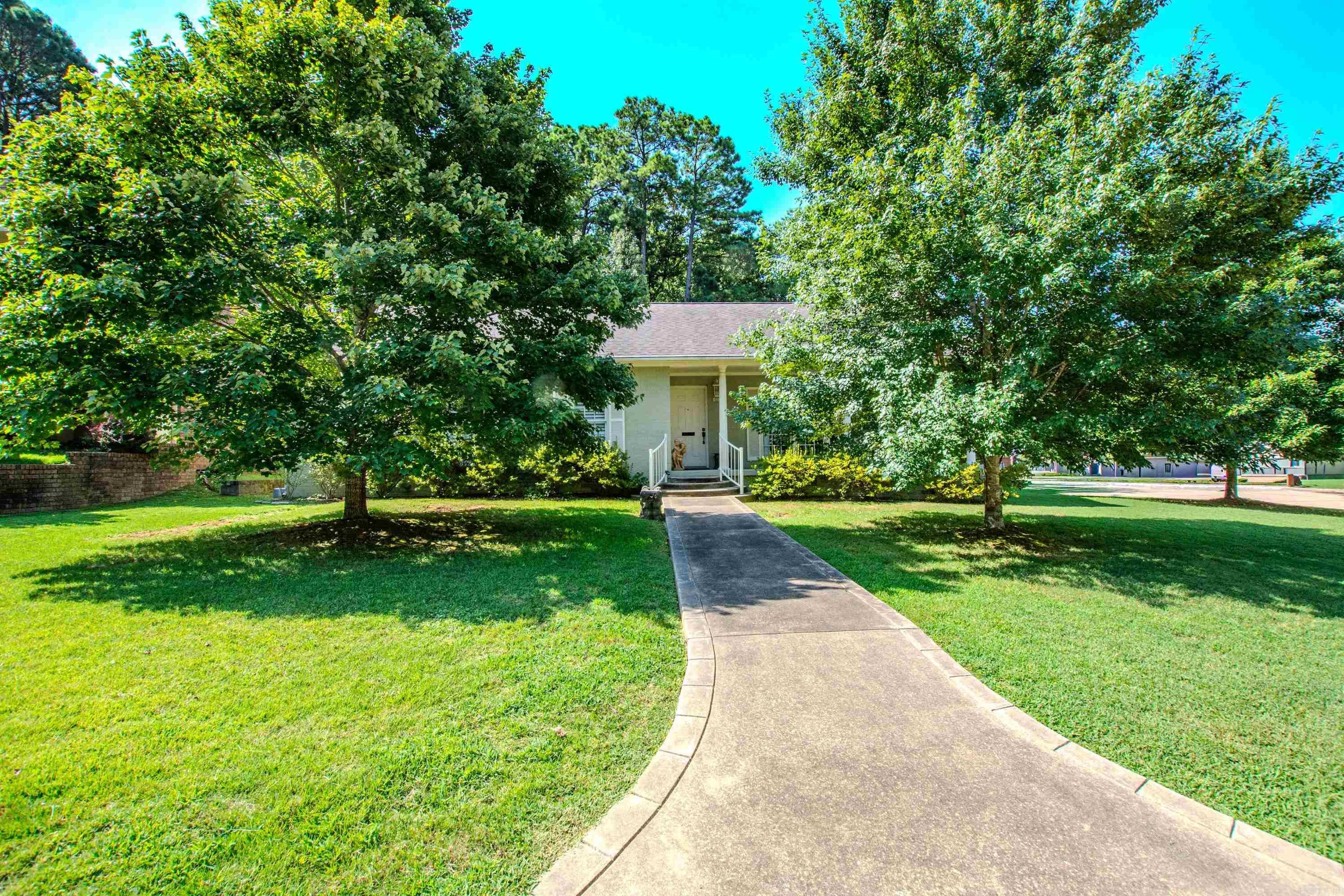 810 Shea Drive — photo
