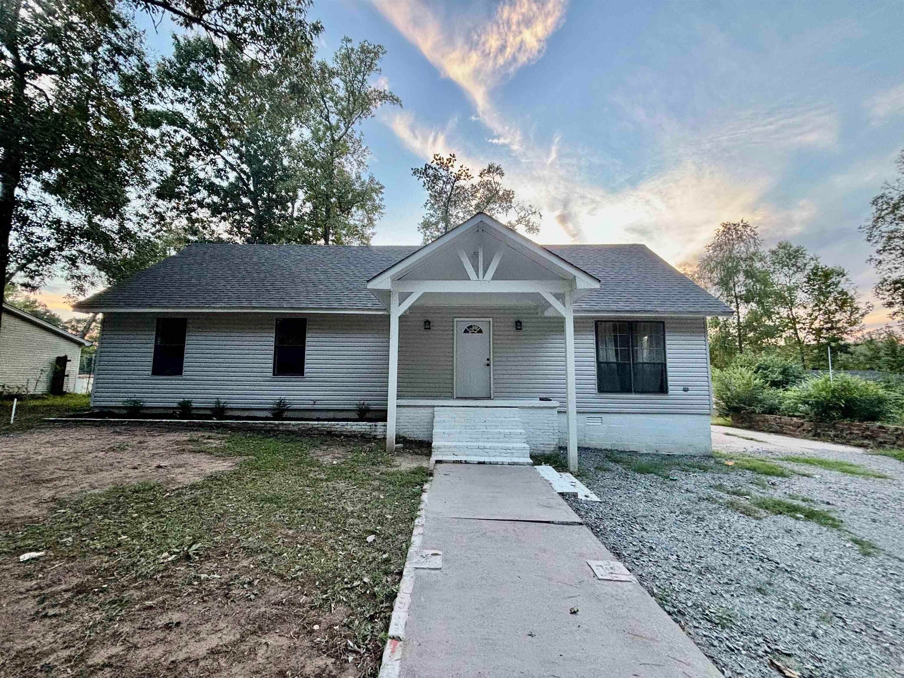 Home in Little Rock, AR 72206 — photo 2