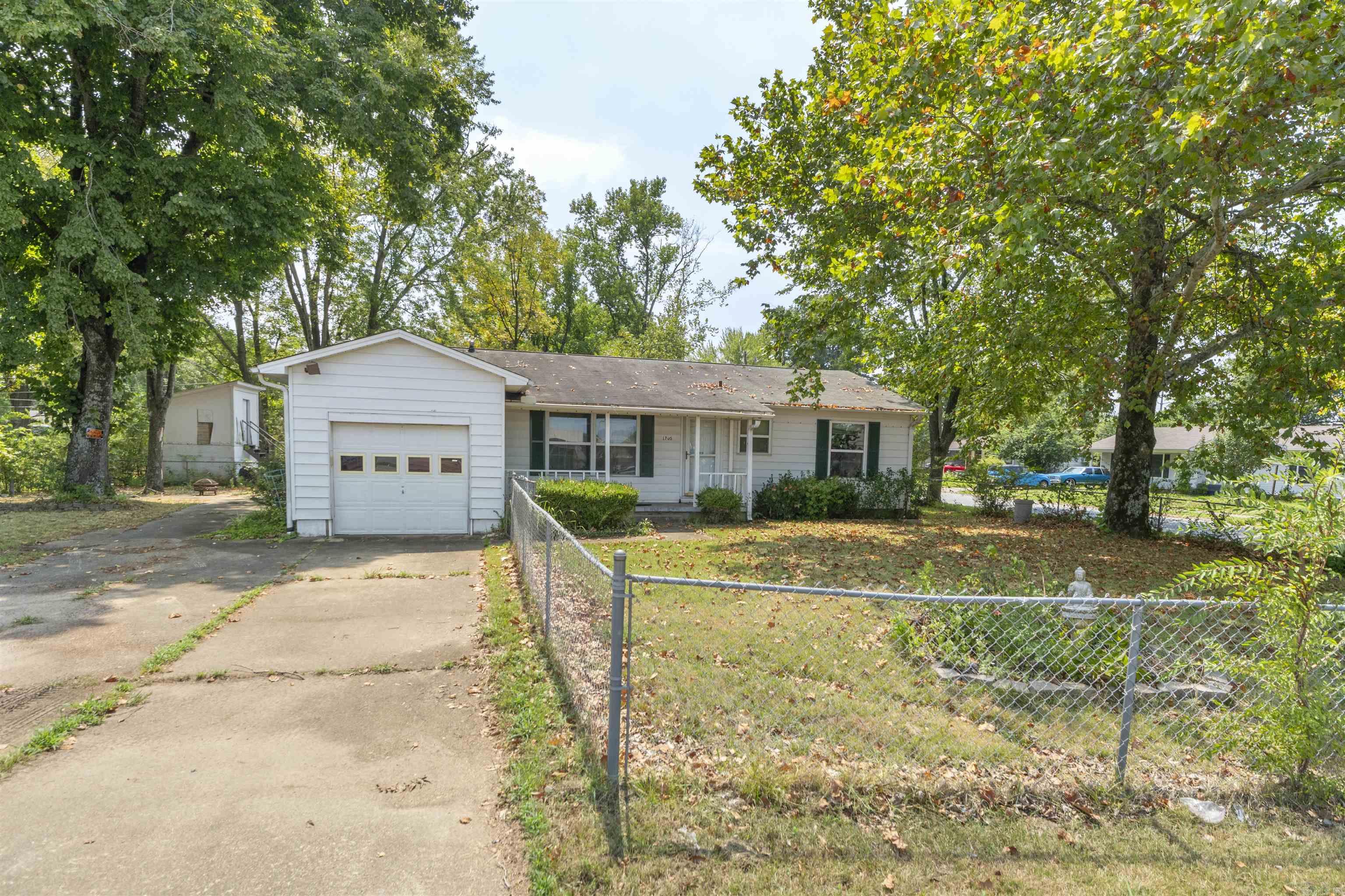 1705 School Drive — photo