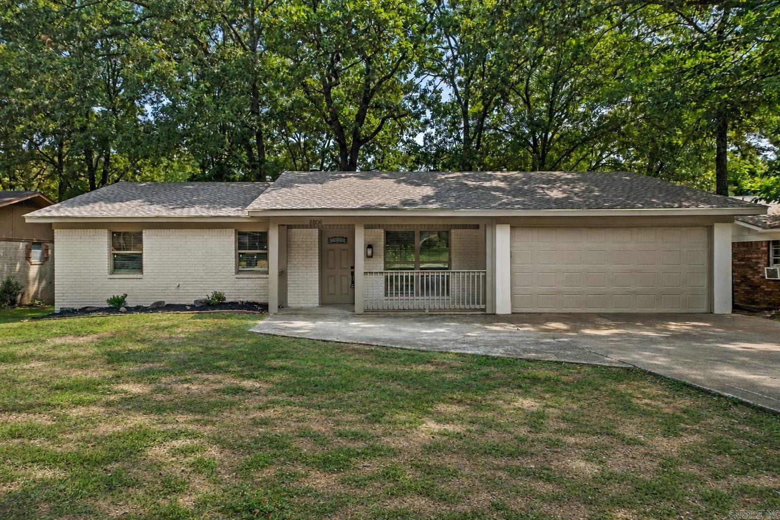 8806 Oakhaven Drive — photo