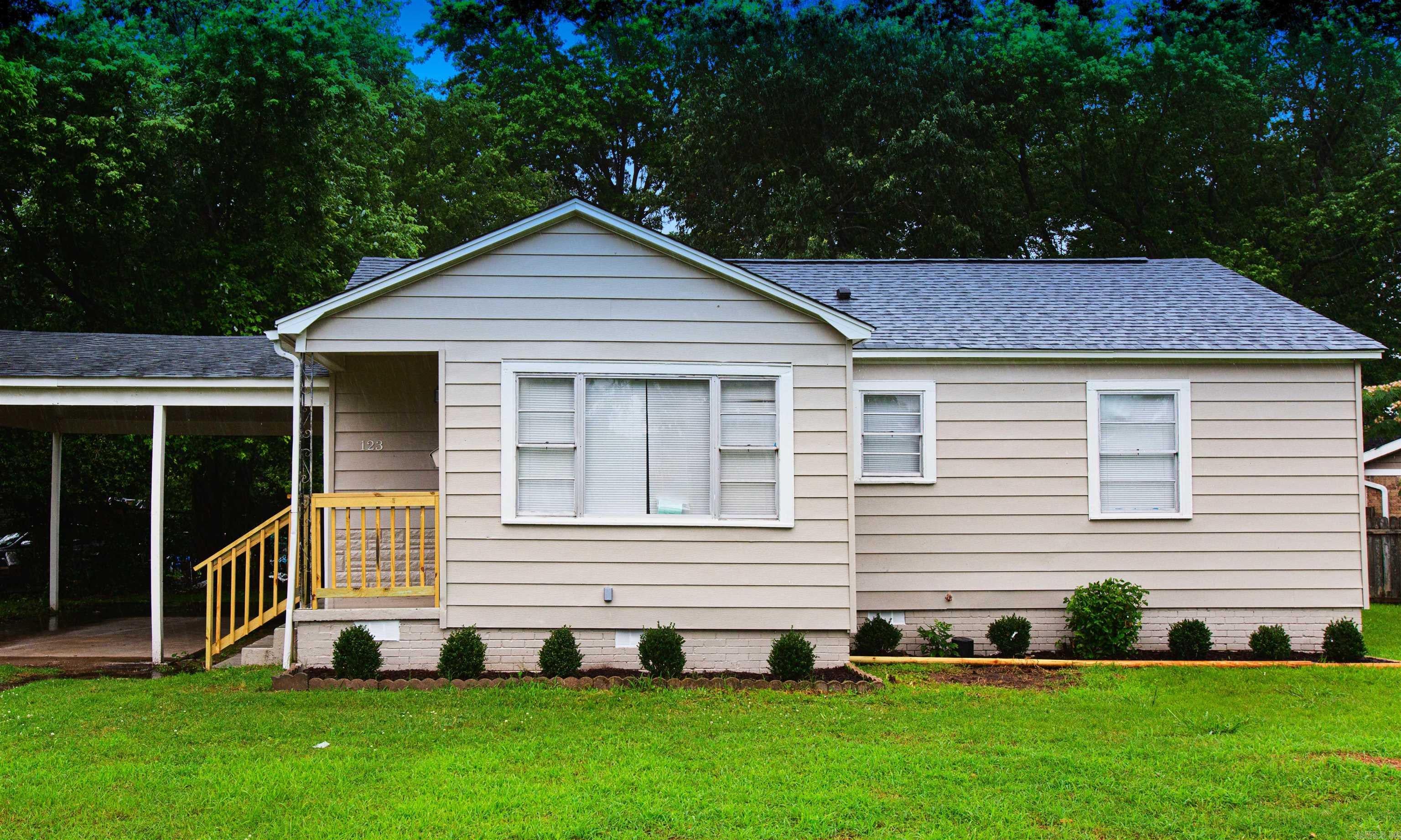 123 Saunders Drive — photo