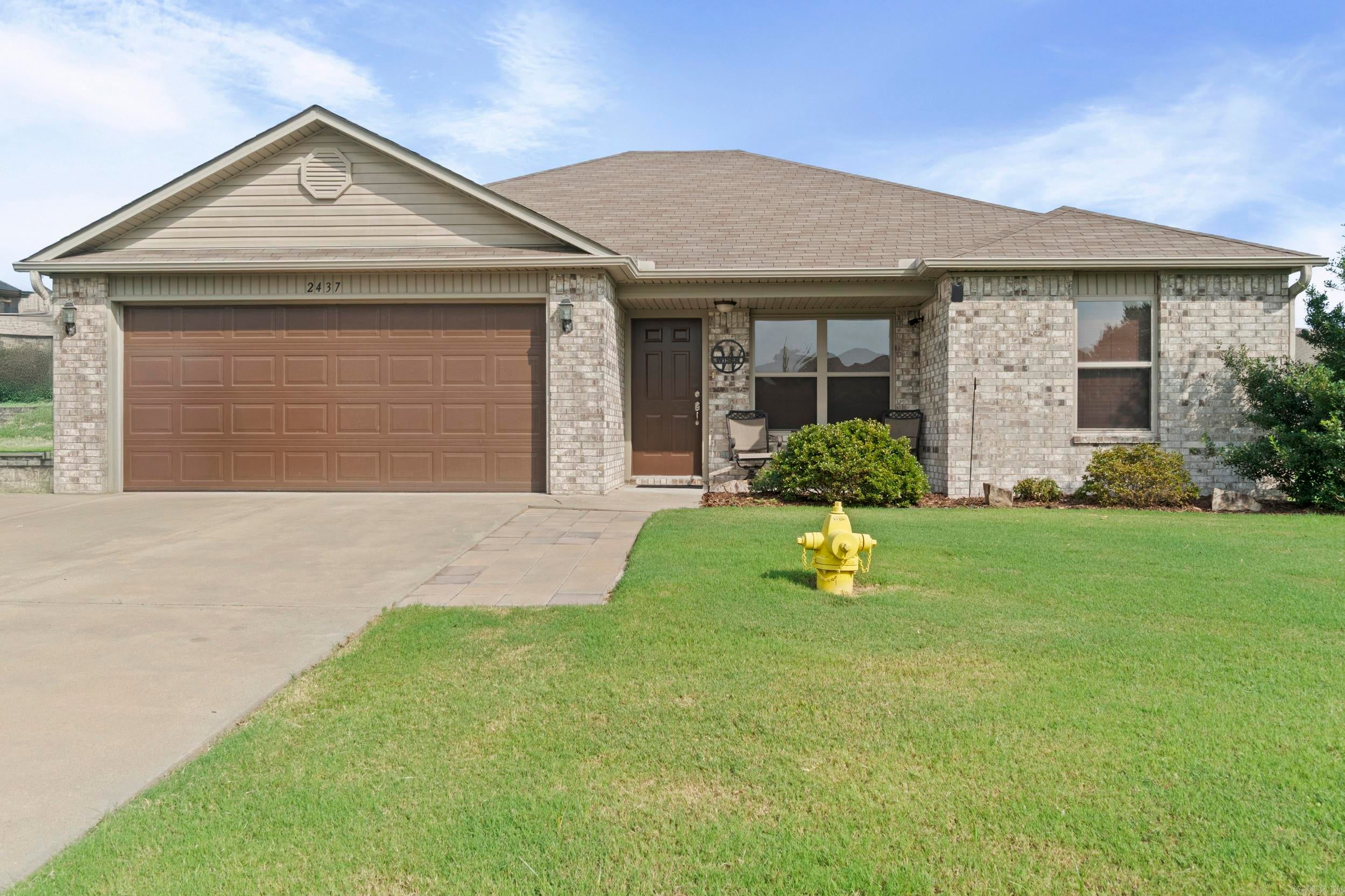 2437 Canterbury Court — photo