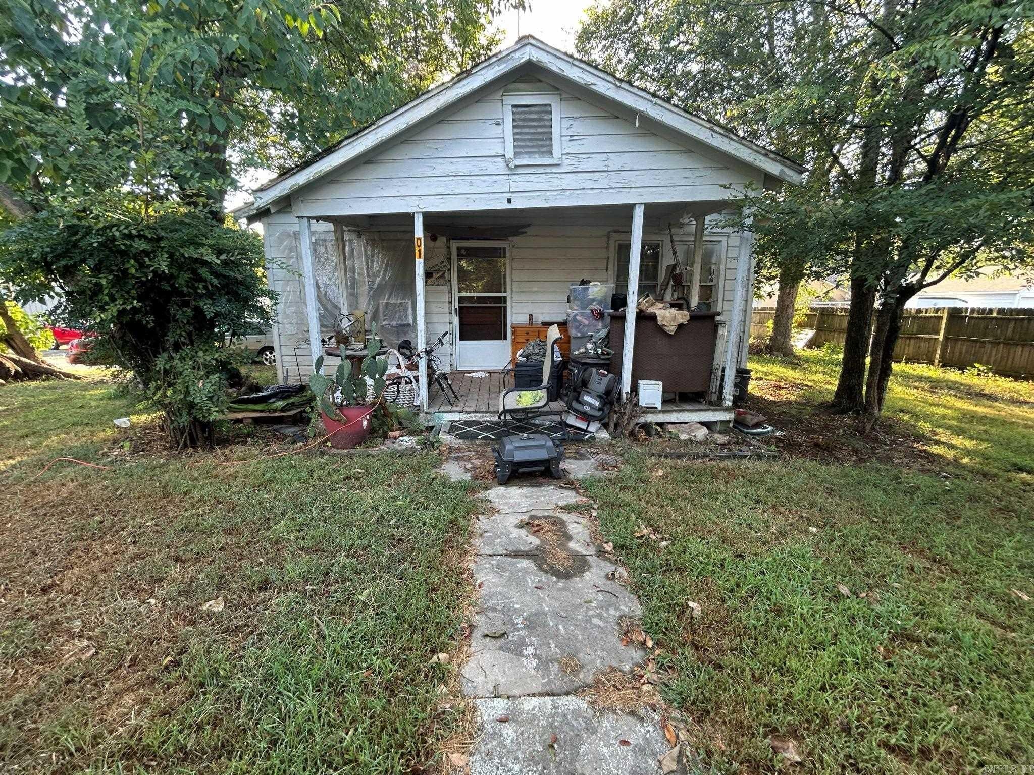 601 Van Buren Street — photo