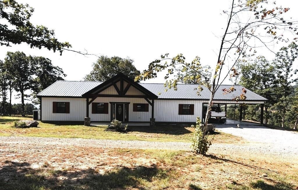 4335 Hwy 66 — photo