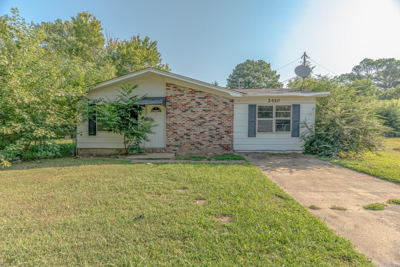 2410 Westacre Dr — photo
