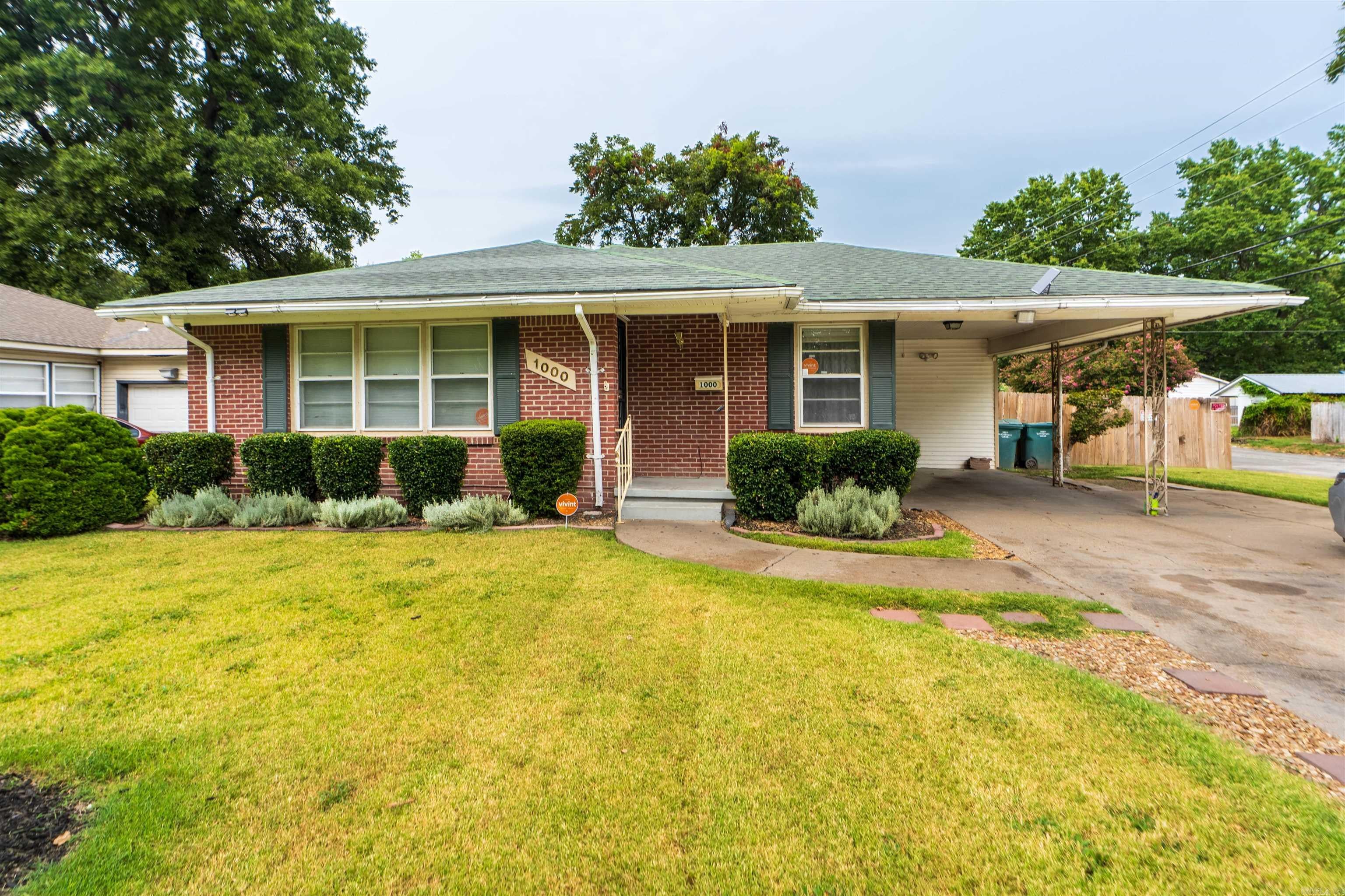 1000 W Pecan Street — photo