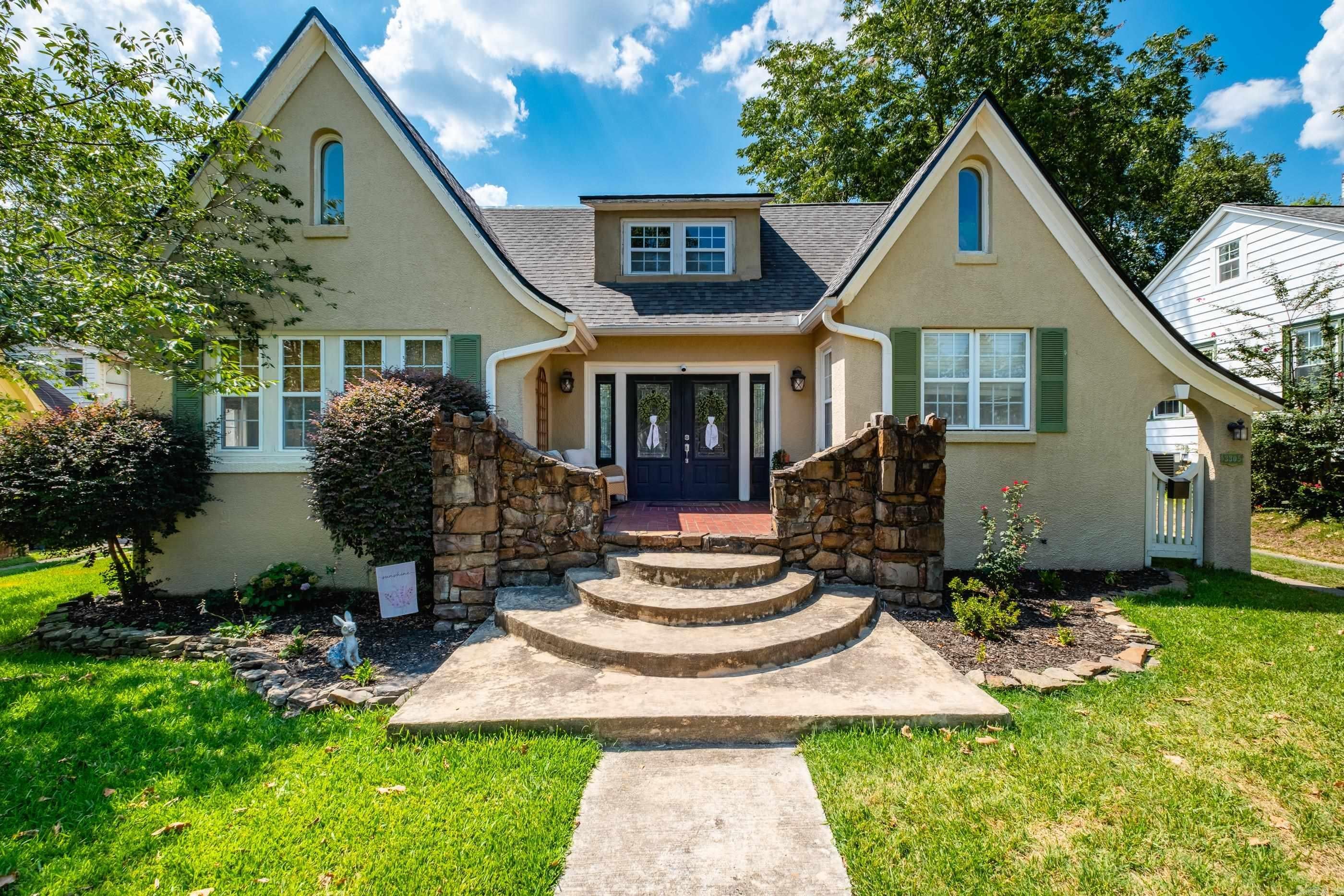 3305 N Cypress Street — photo