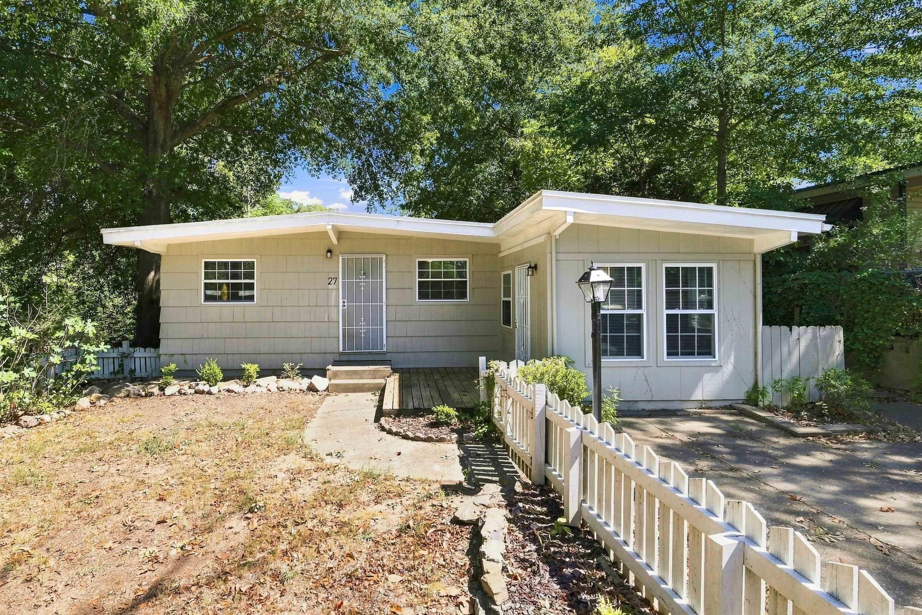 27 Greenway Drive — photo
