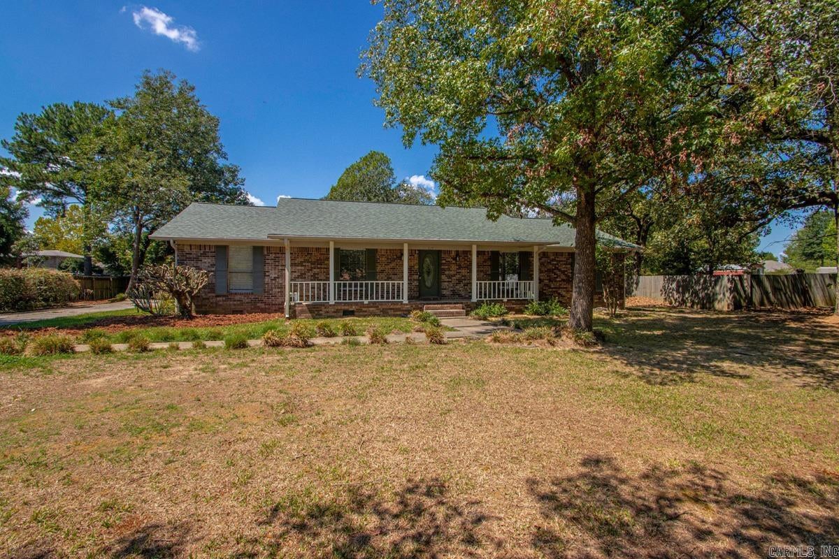 717 Adams Dr — photo