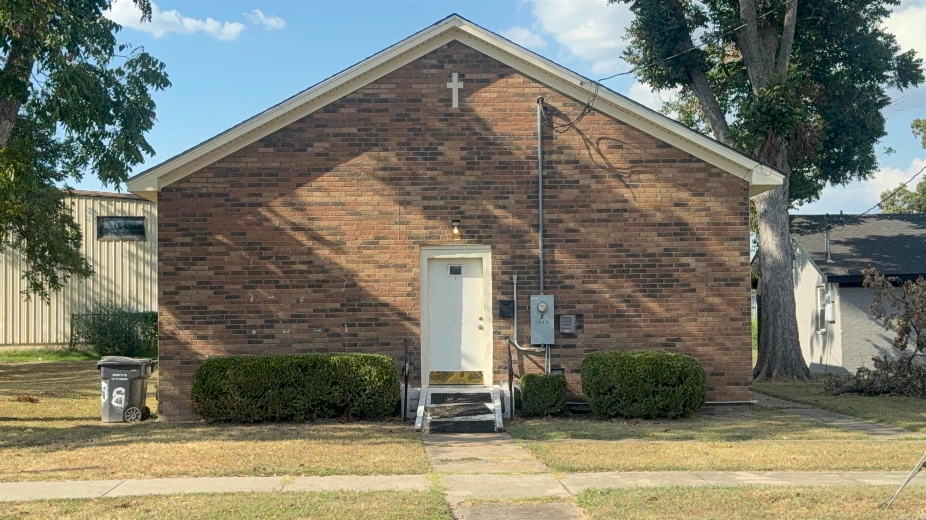 1440 W Huntington — photo