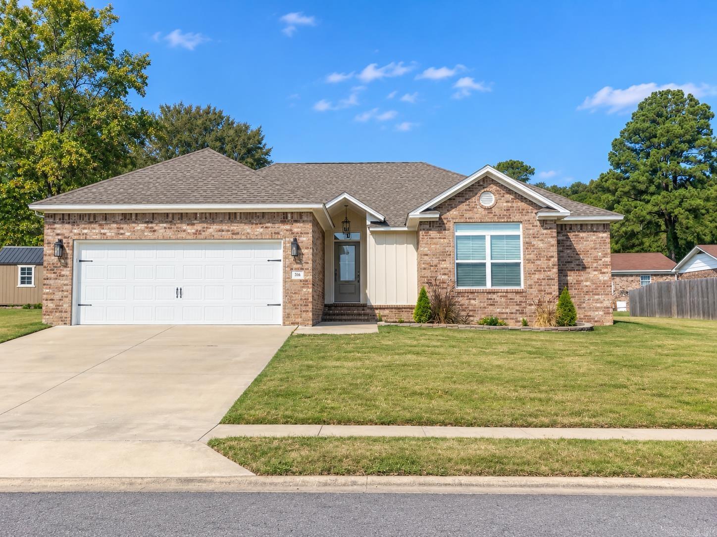 316 Promenade Cir — photo