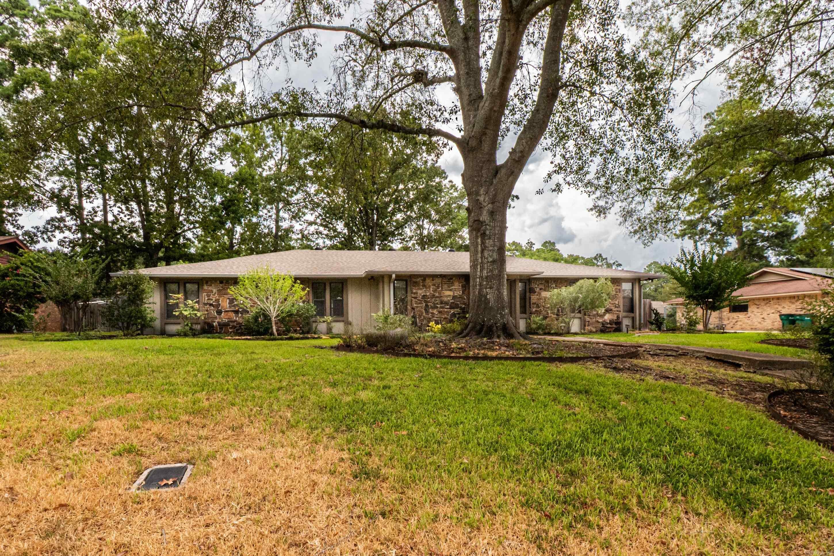 2312 W Elm St — photo