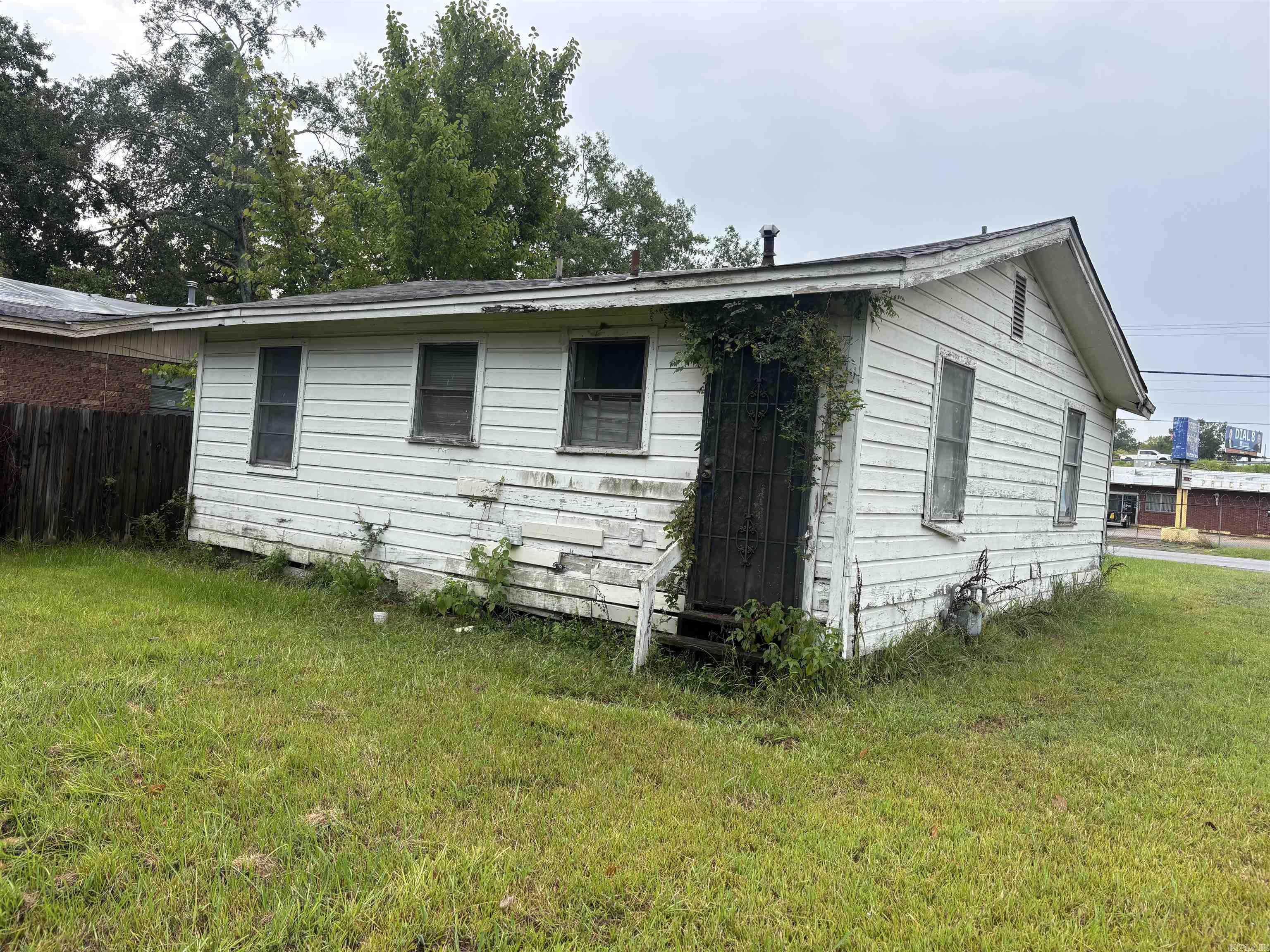 2701 W Pullen, Pine Bluff, AR 71602 — photo 2