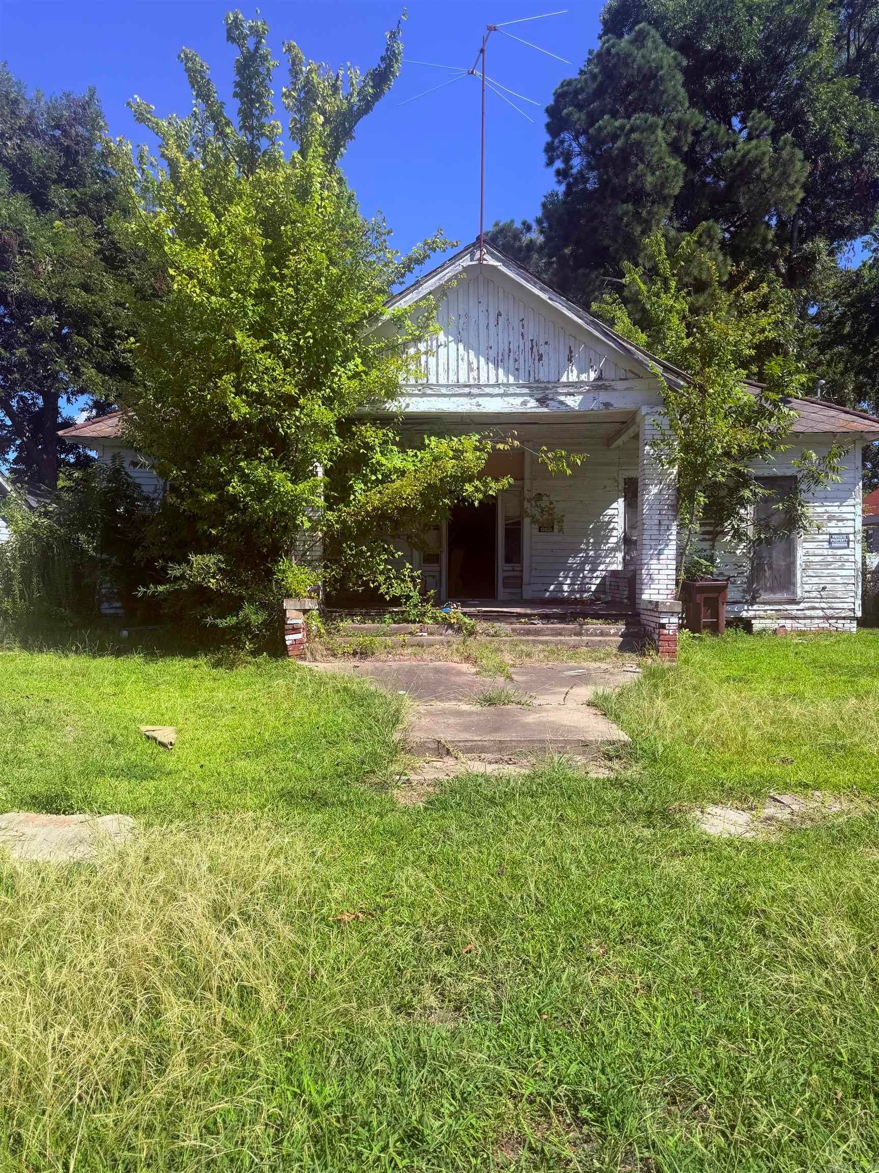 815 W 2nd — photo