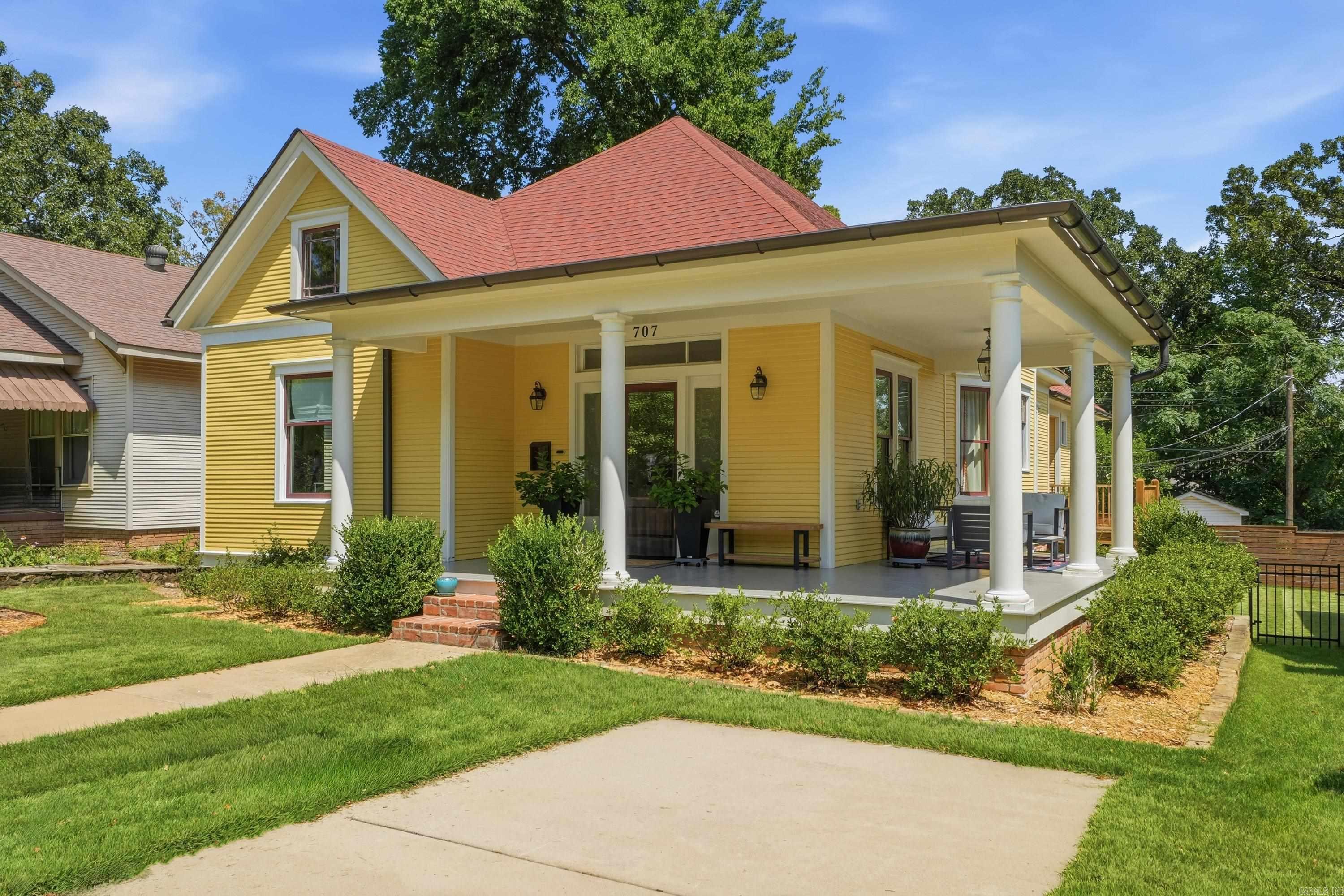 707 N Van Buren Street — photo