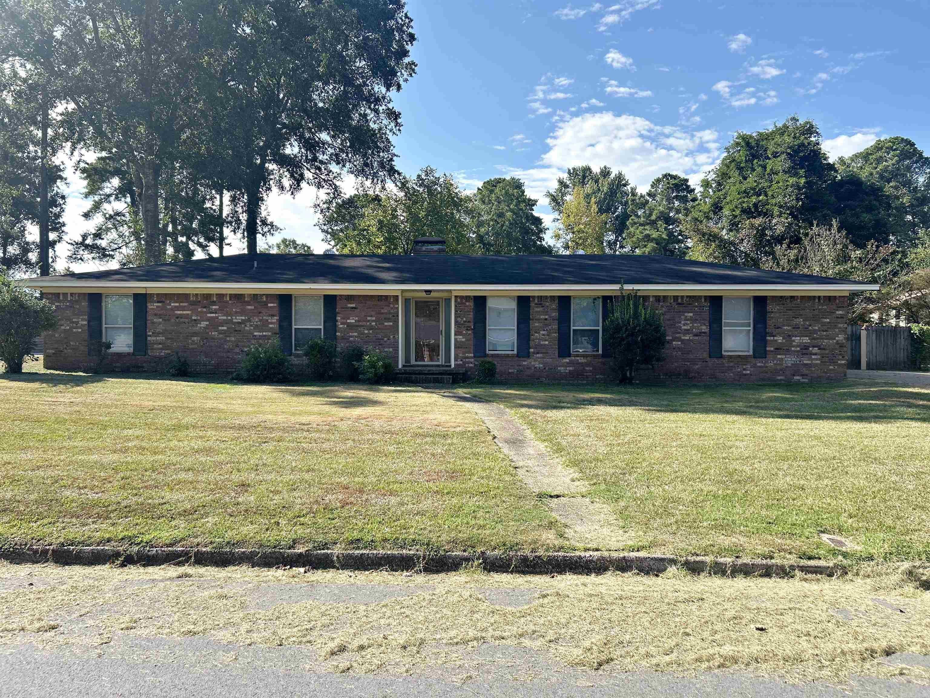 2707 Lynwood Drive — photo