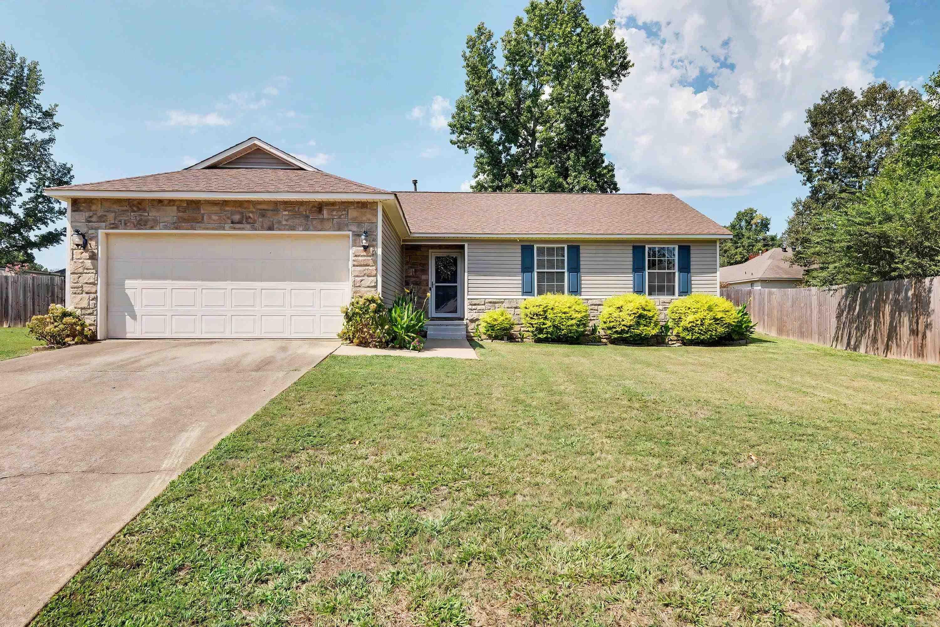 402 Hayley Court — photo