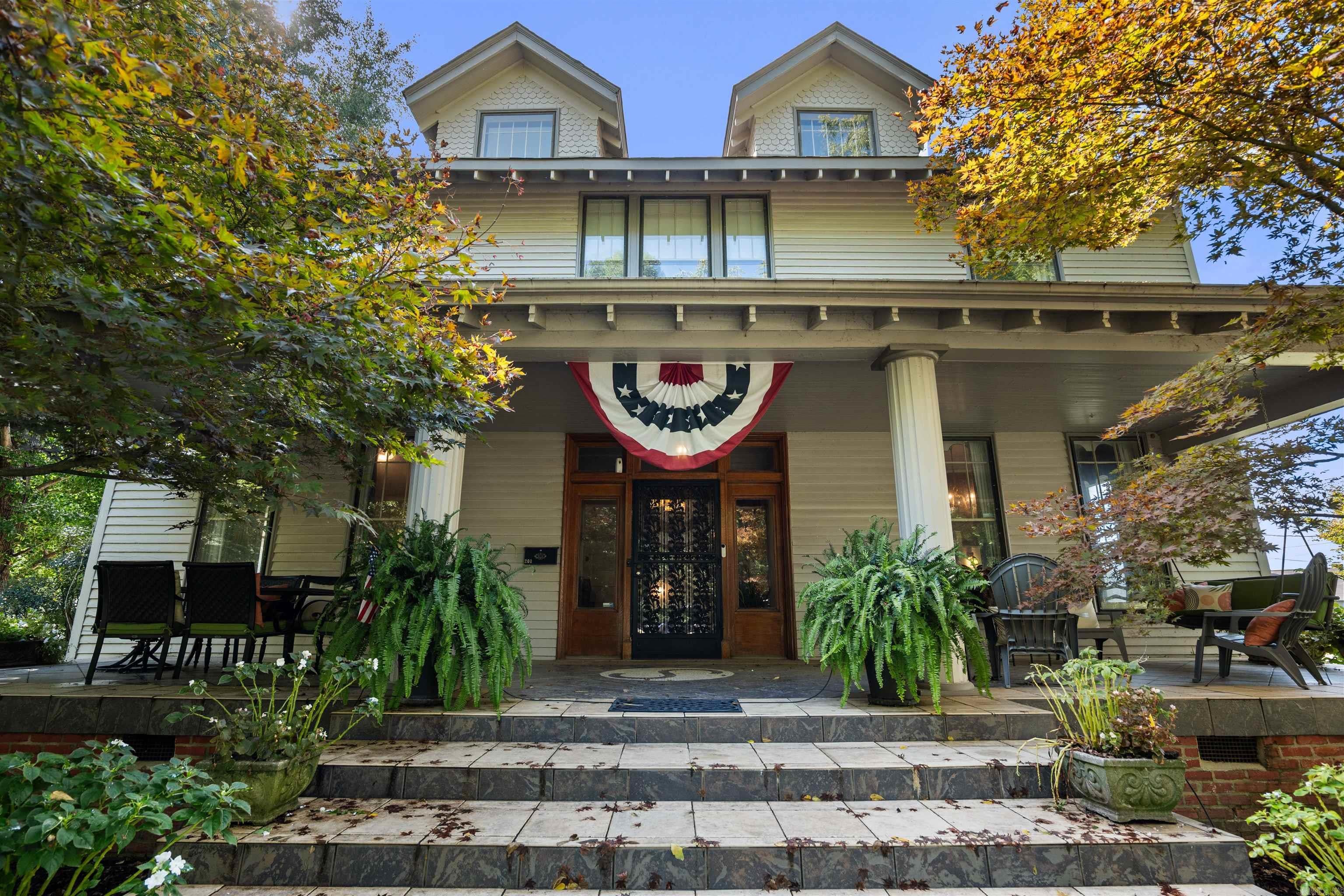 201 W Montgomery — photo