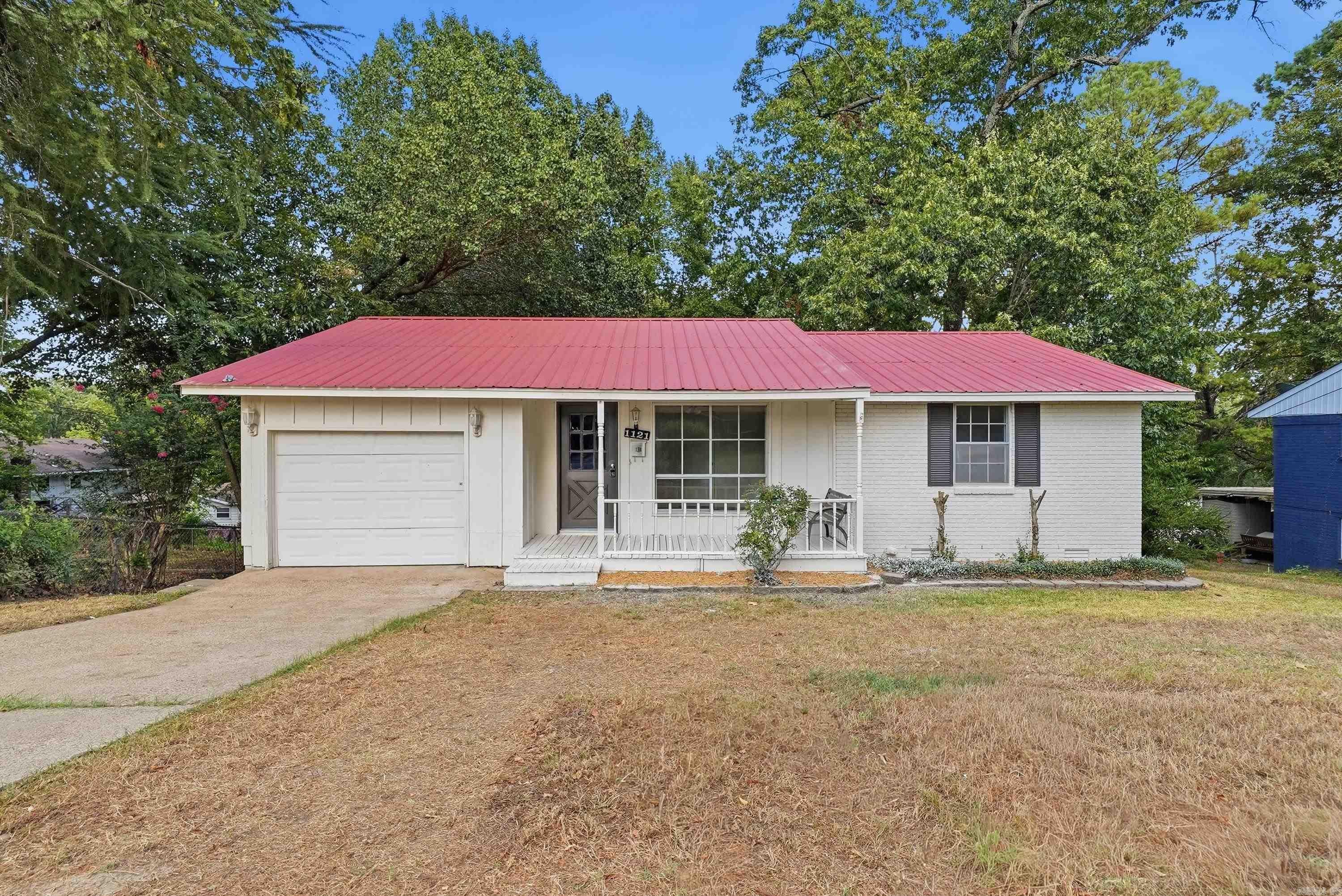 1121 Scenic Way — photo