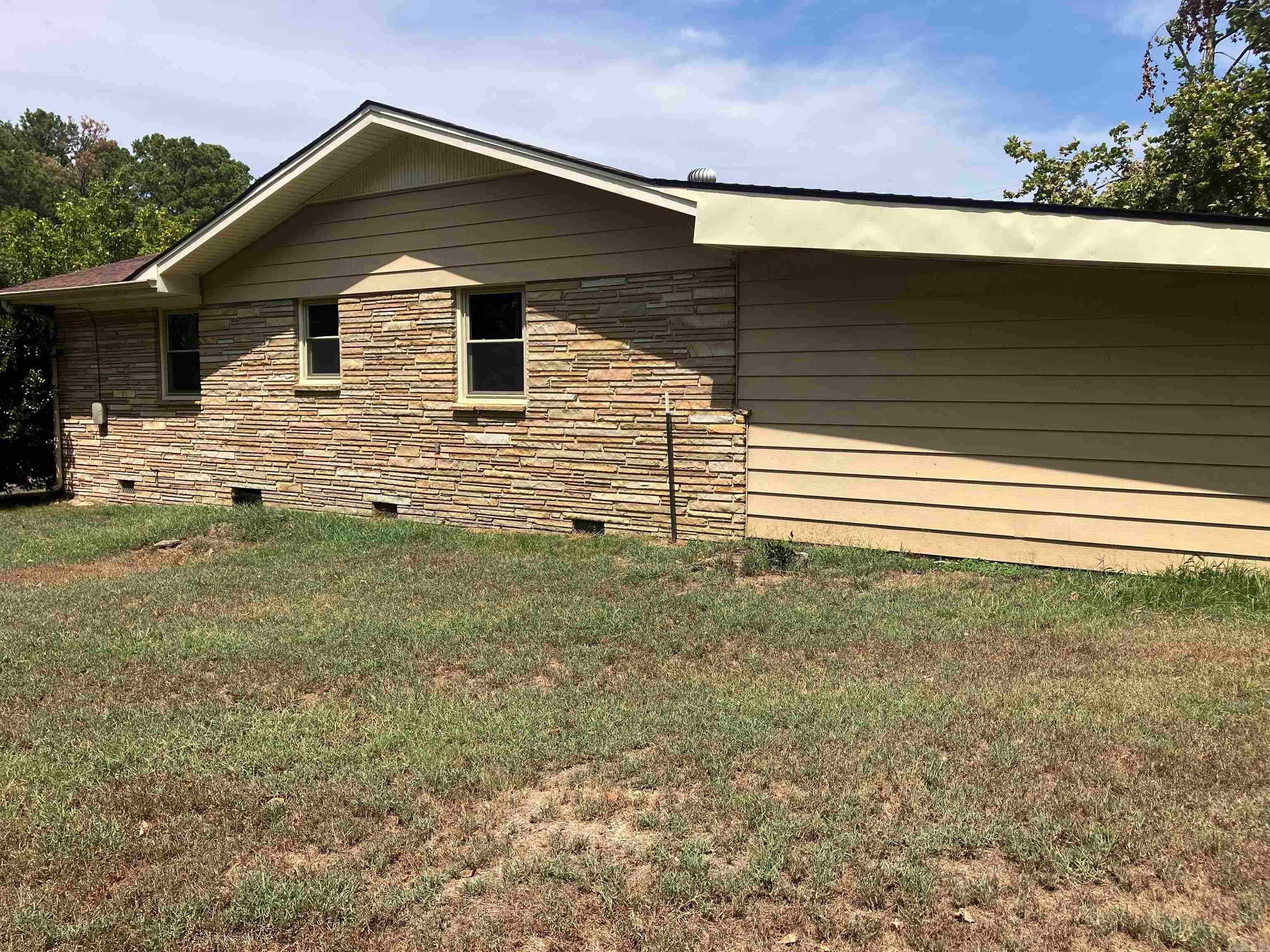 Home in Mount Ida, AR 71957 — photo 2