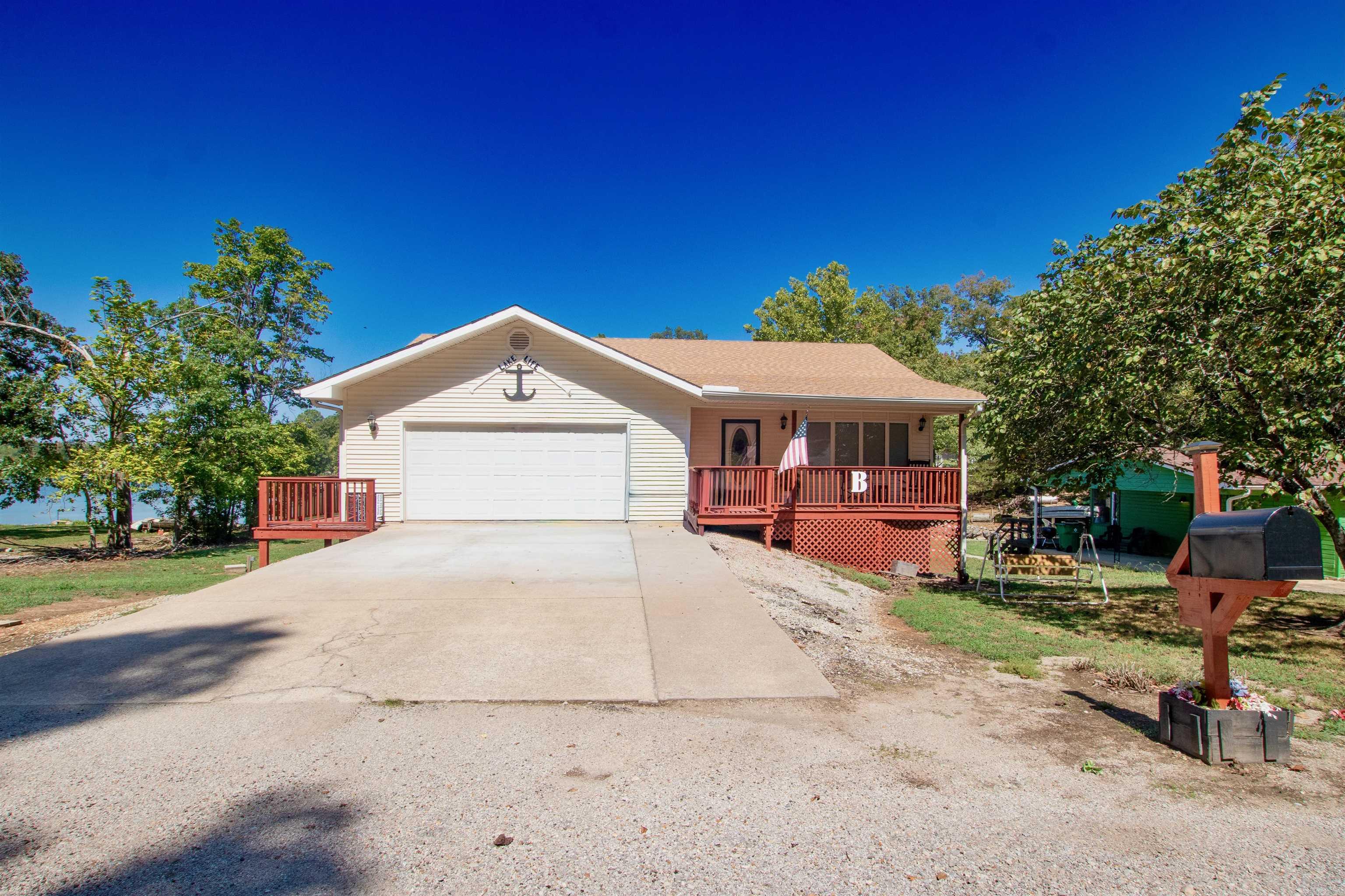 152 E Lakeshore Drive — photo