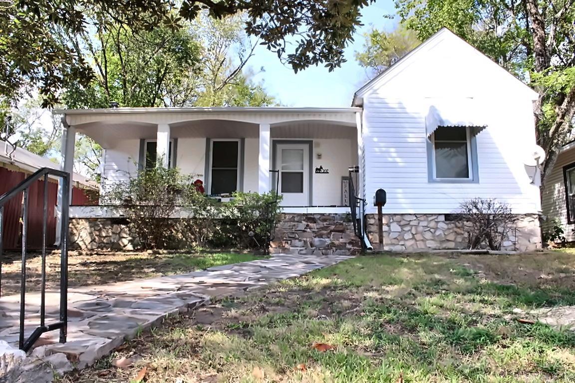 302 Alcorn Street — photo