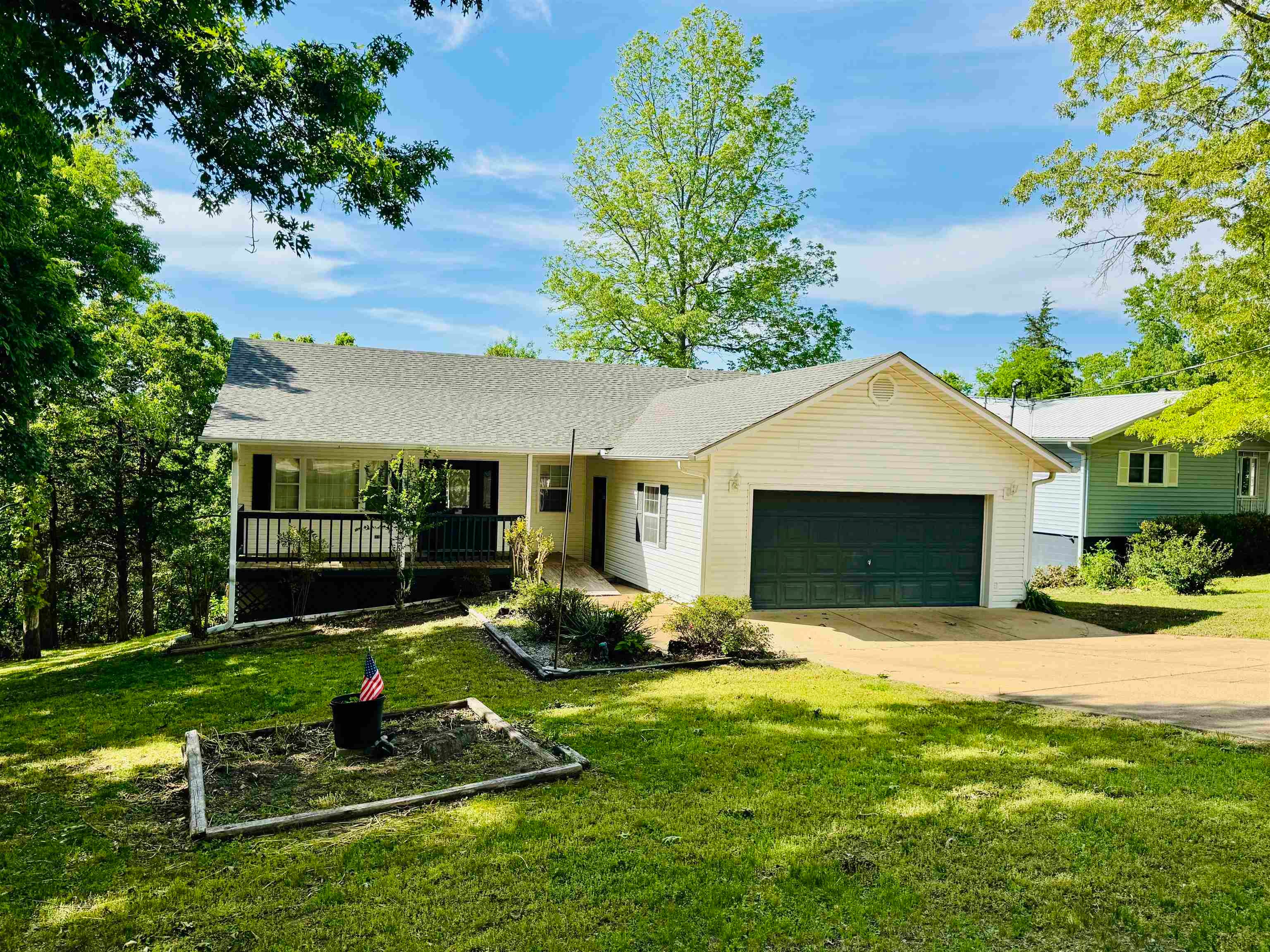 100 Powhatan Drive — photo