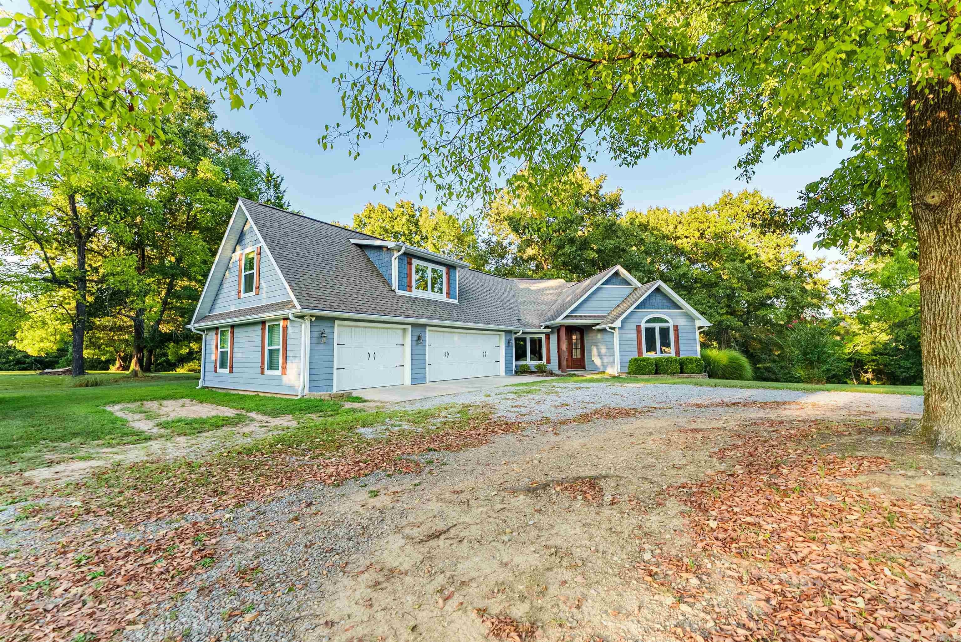 Home in Flippin, AR 72634 — photo 2