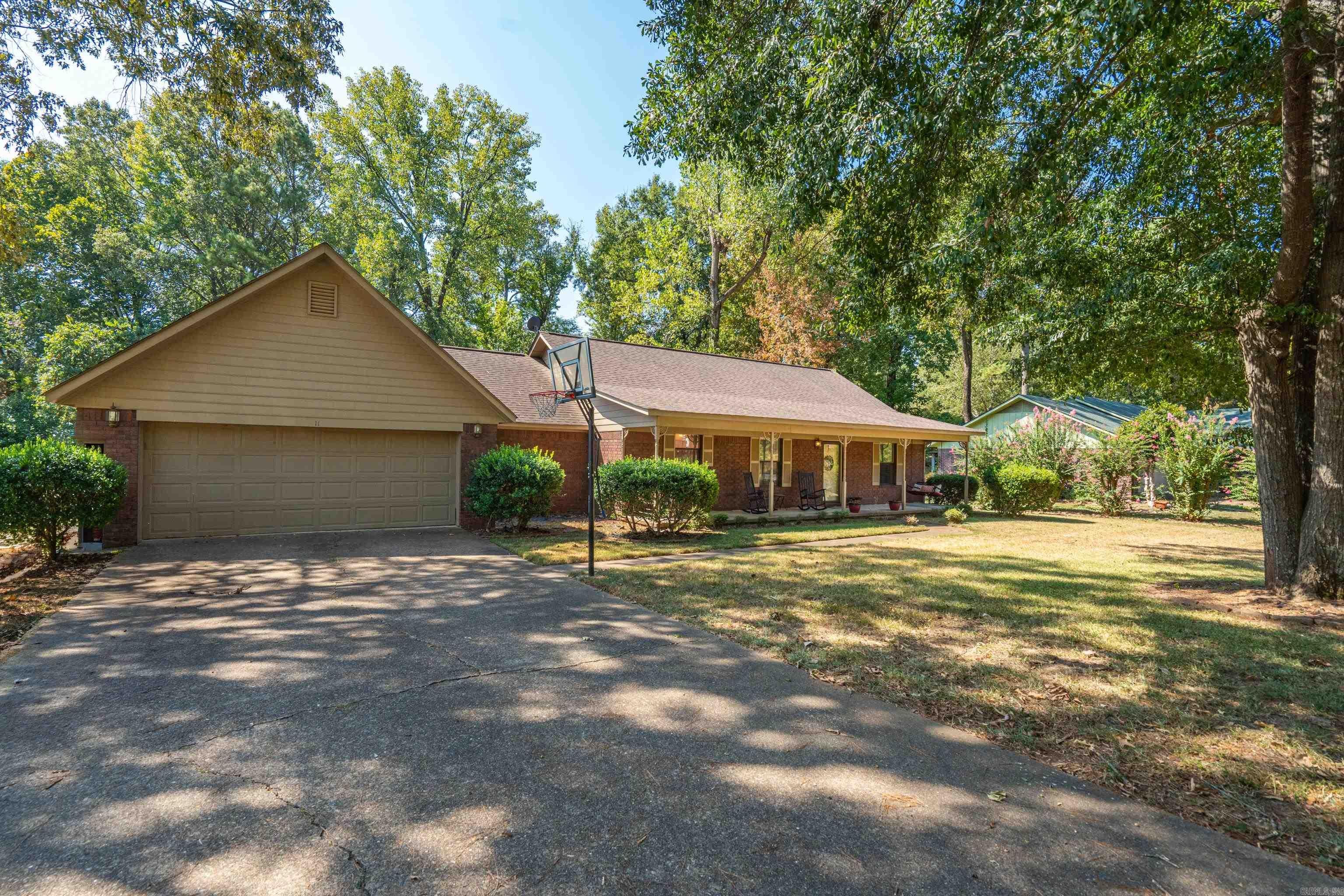 11 Edgewood Dr — photo
