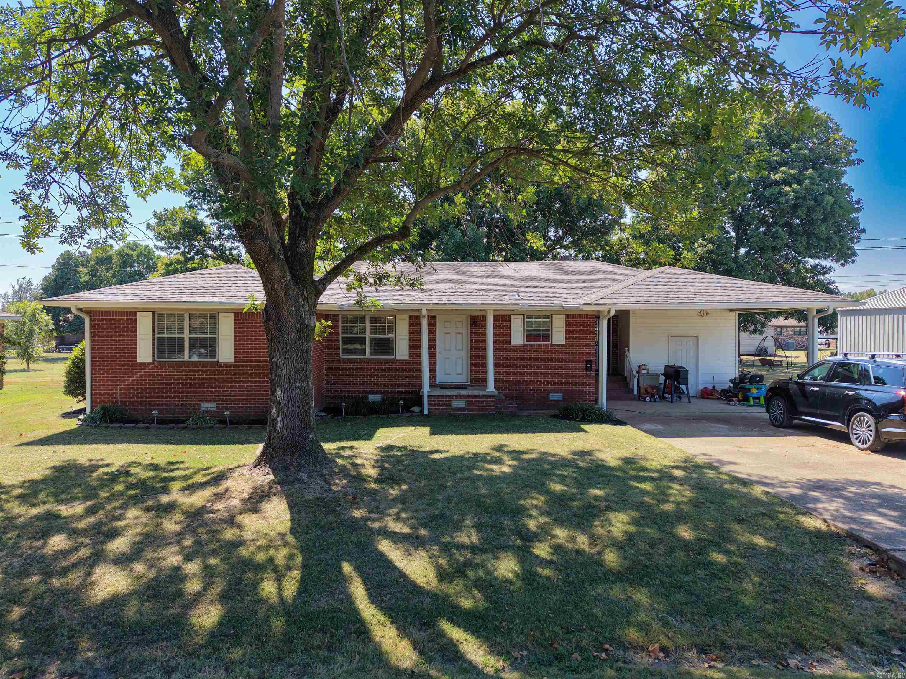 806 E Elm Street — photo