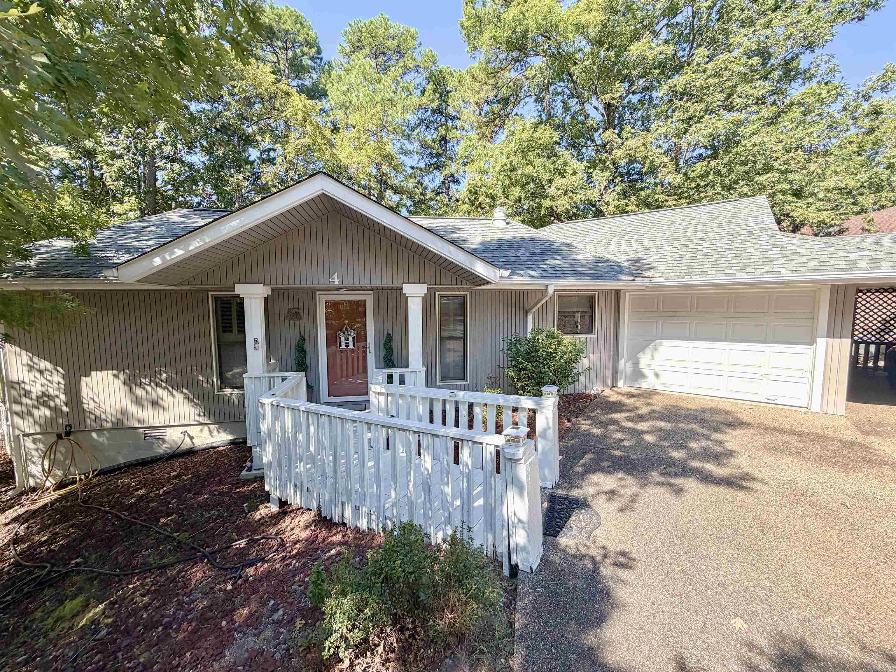 4 Alarcon Way — photo