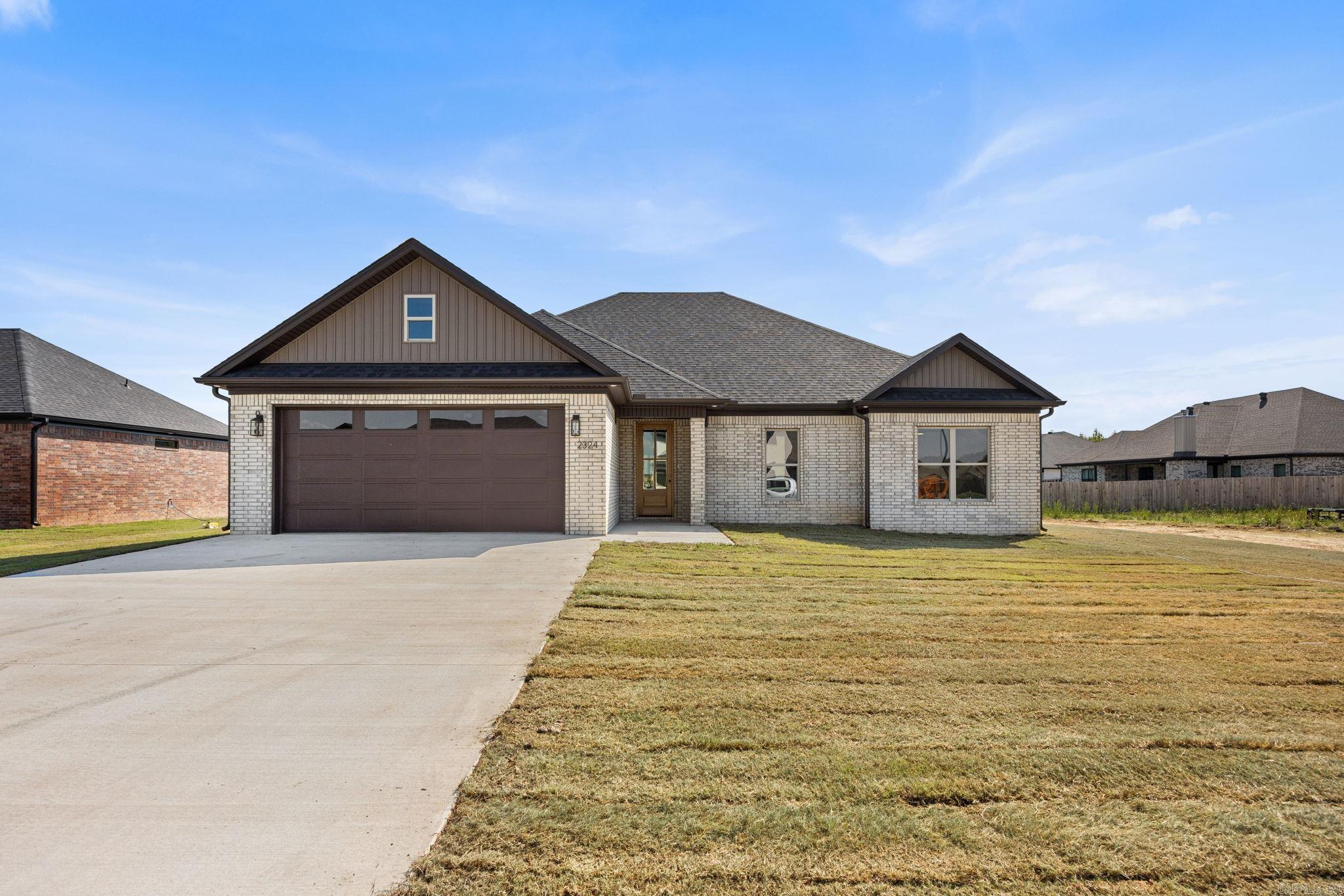 2324 Lakewood Circle — photo