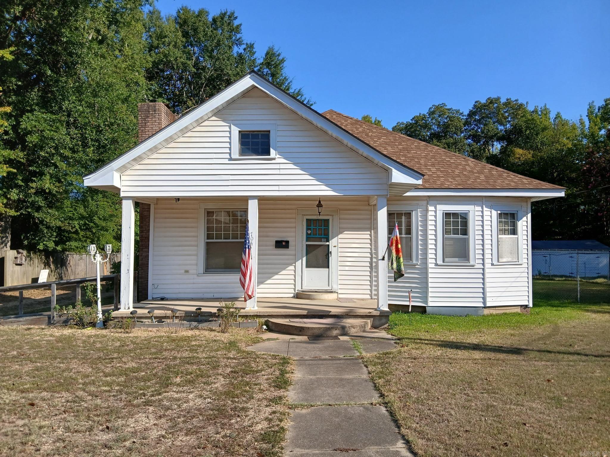 704 W Pine — photo