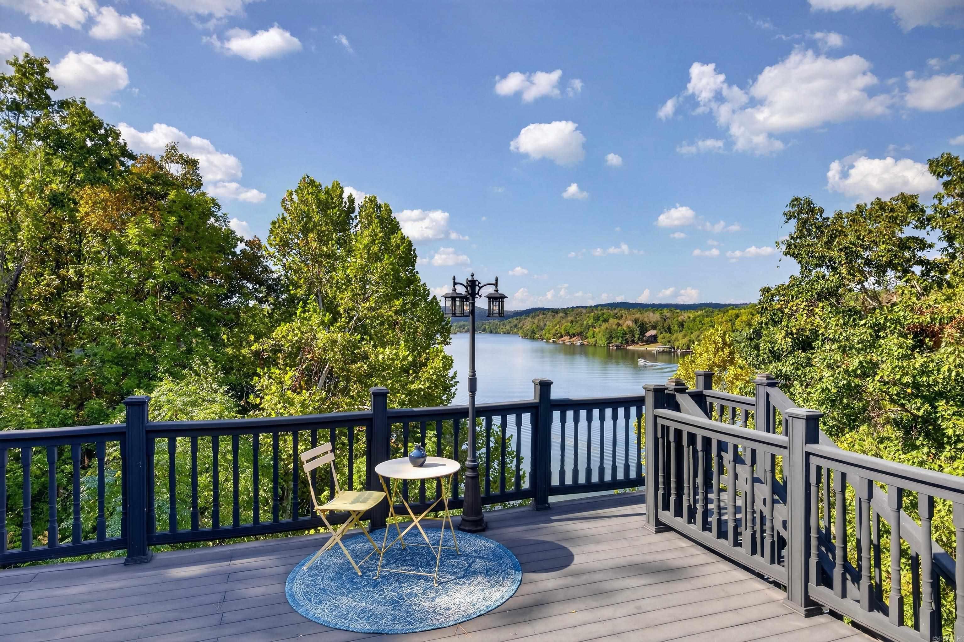 139 Waterfront Court — photo
