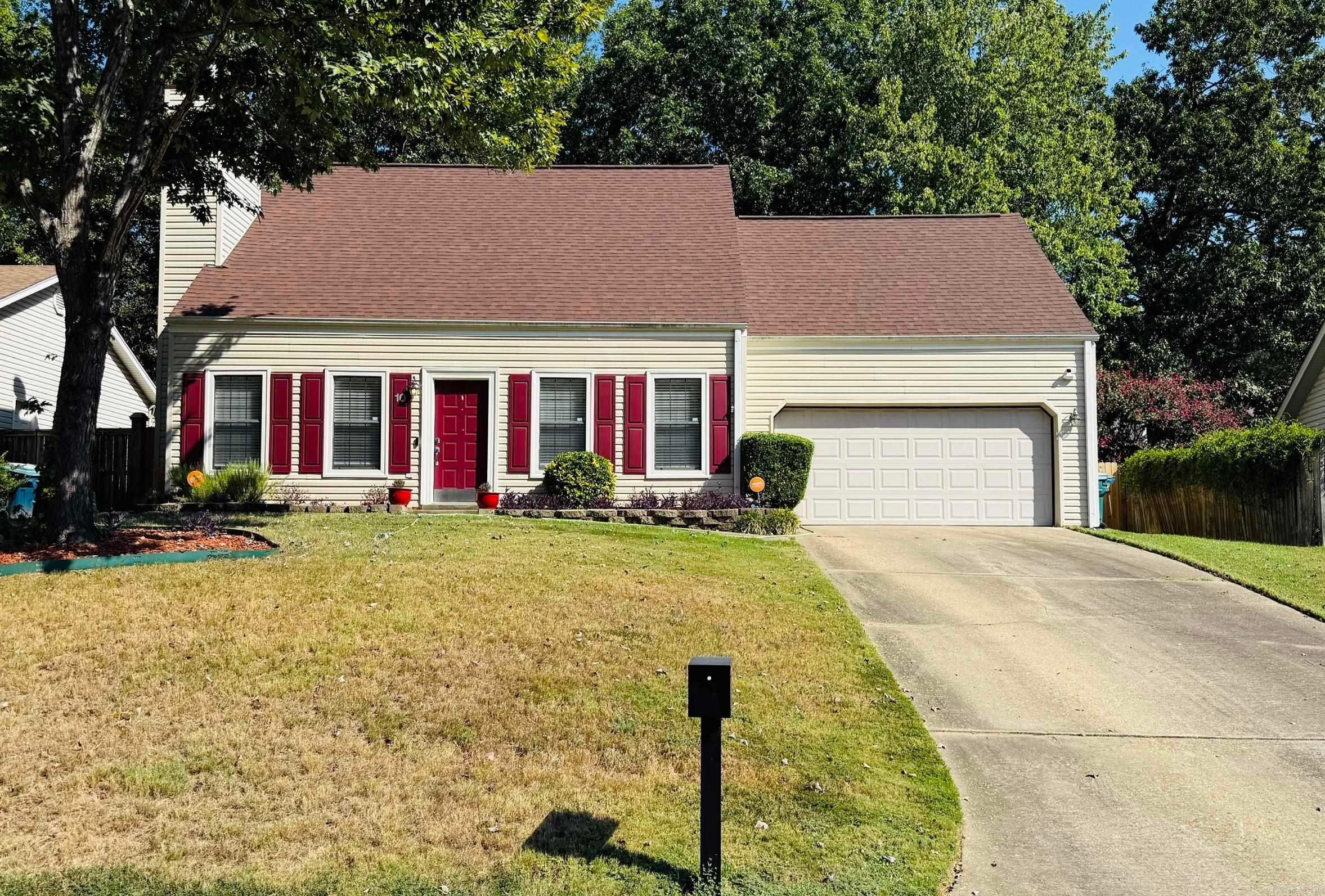 10 Honey Locust Court — photo