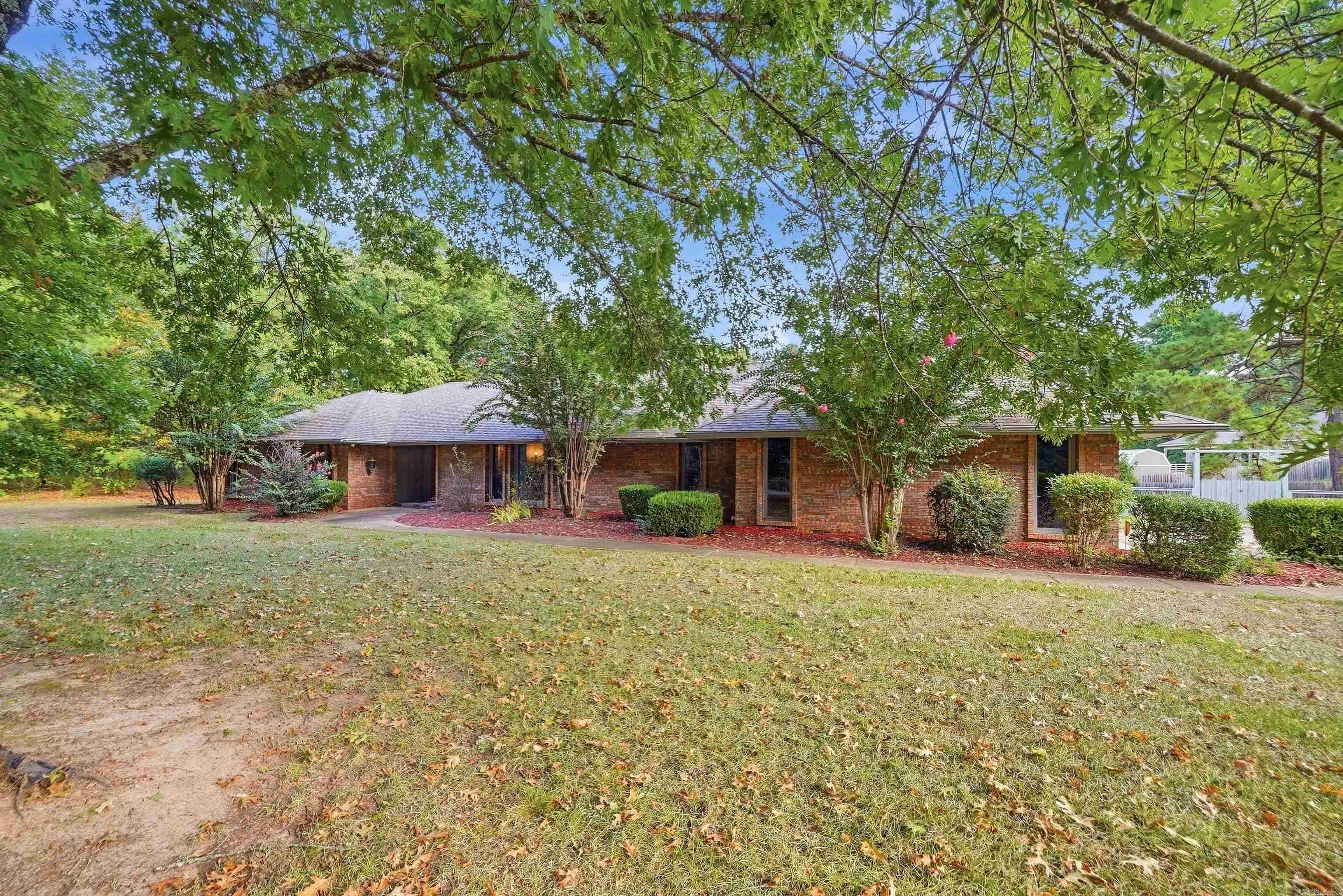 1414 Country Club Road — photo