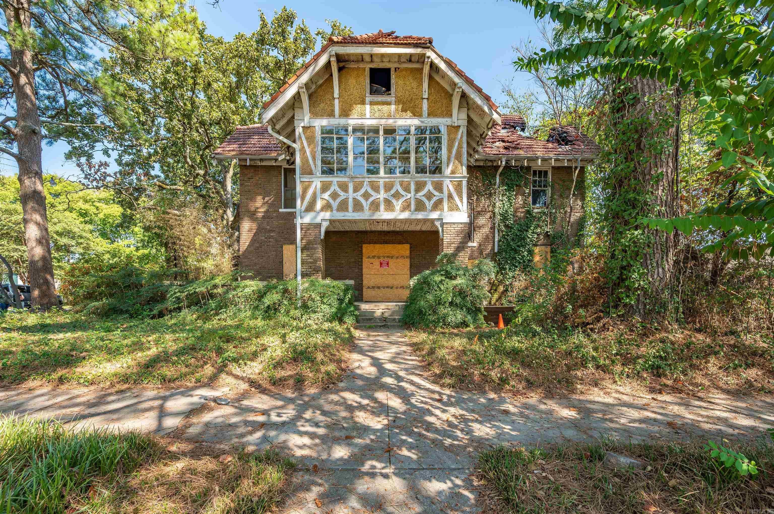 2121 S Louisiana Street — photo